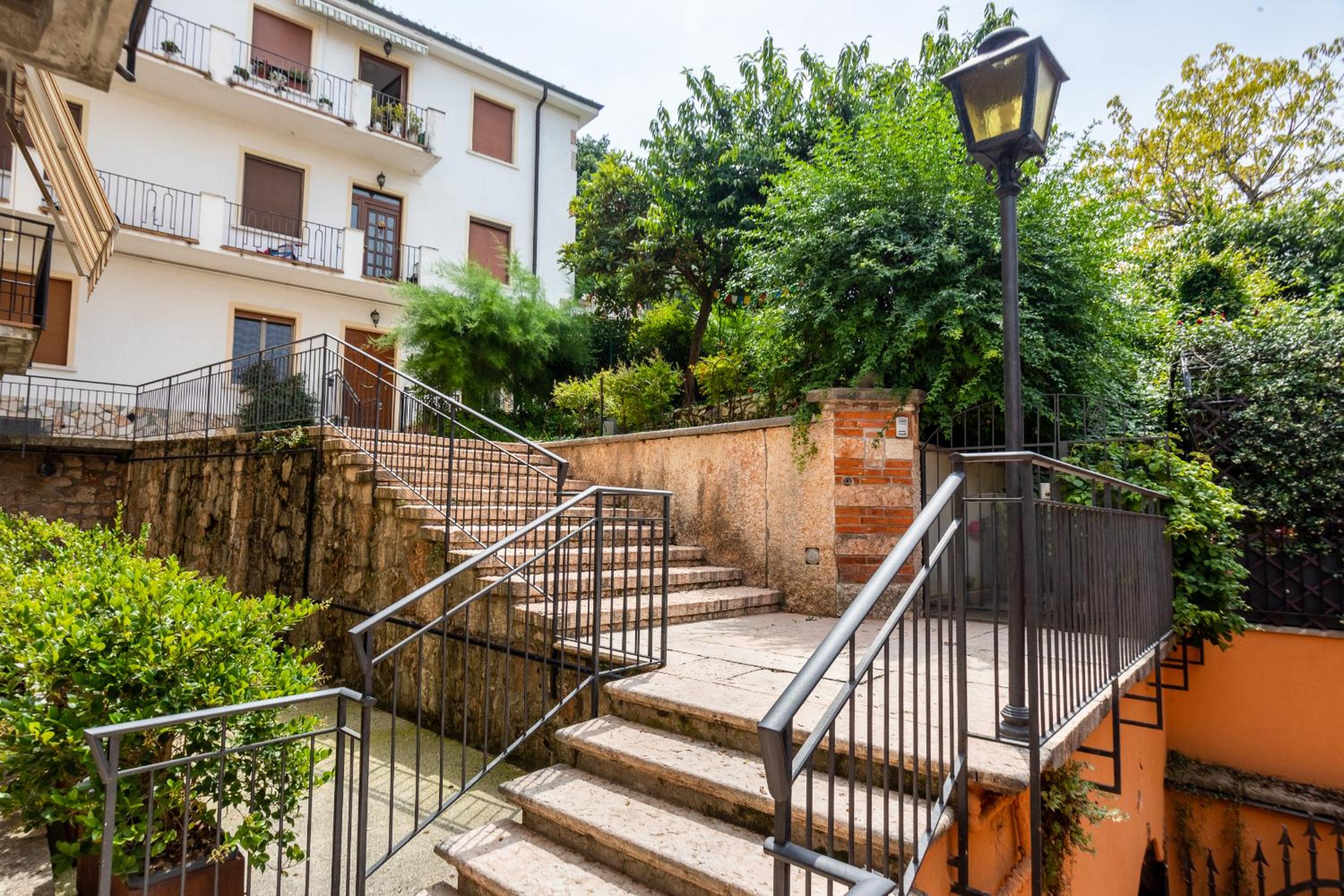 Teatro Romano Garden Apartment