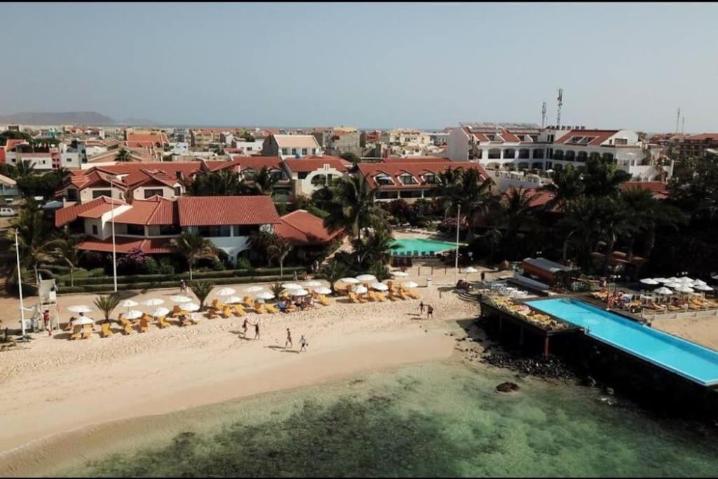 Oceanfront Apt 25 Porto Antigo II