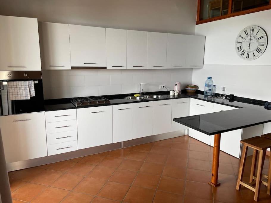 Oceanfront Apt 25 Porto Antigo II