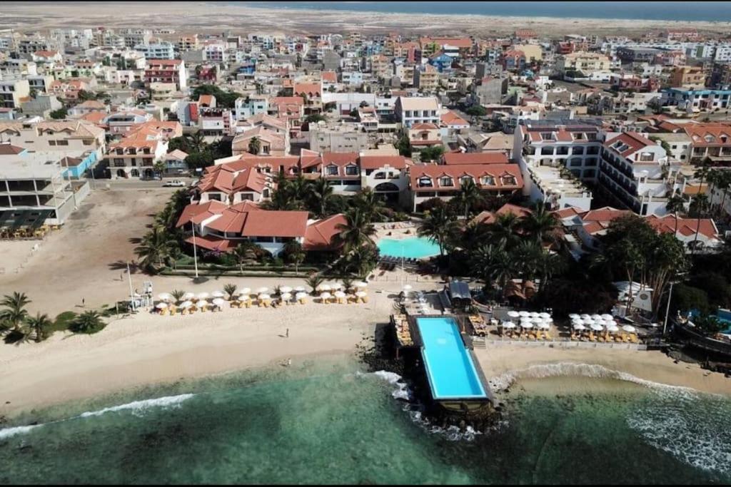 Oceanfront Apt 25 Porto Antigo II