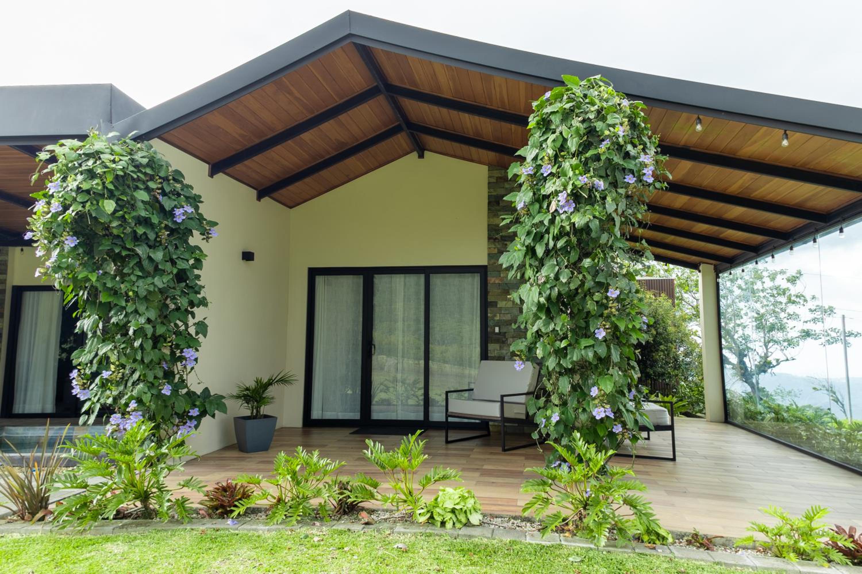 Villas Jawara ! Un Volcán en su Jardín !