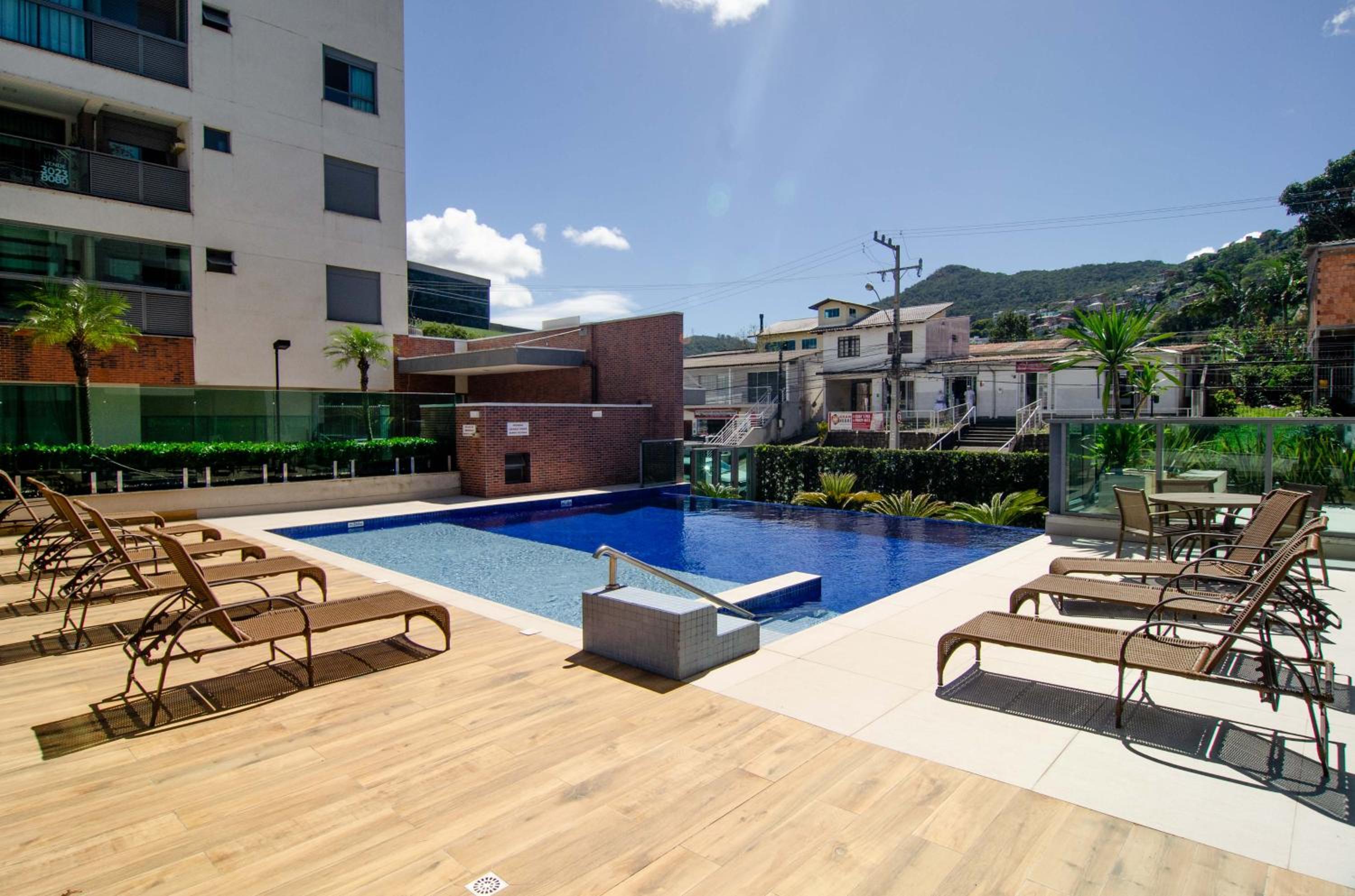 Condomínio Club ao lado do Floripa Shopping RA5043