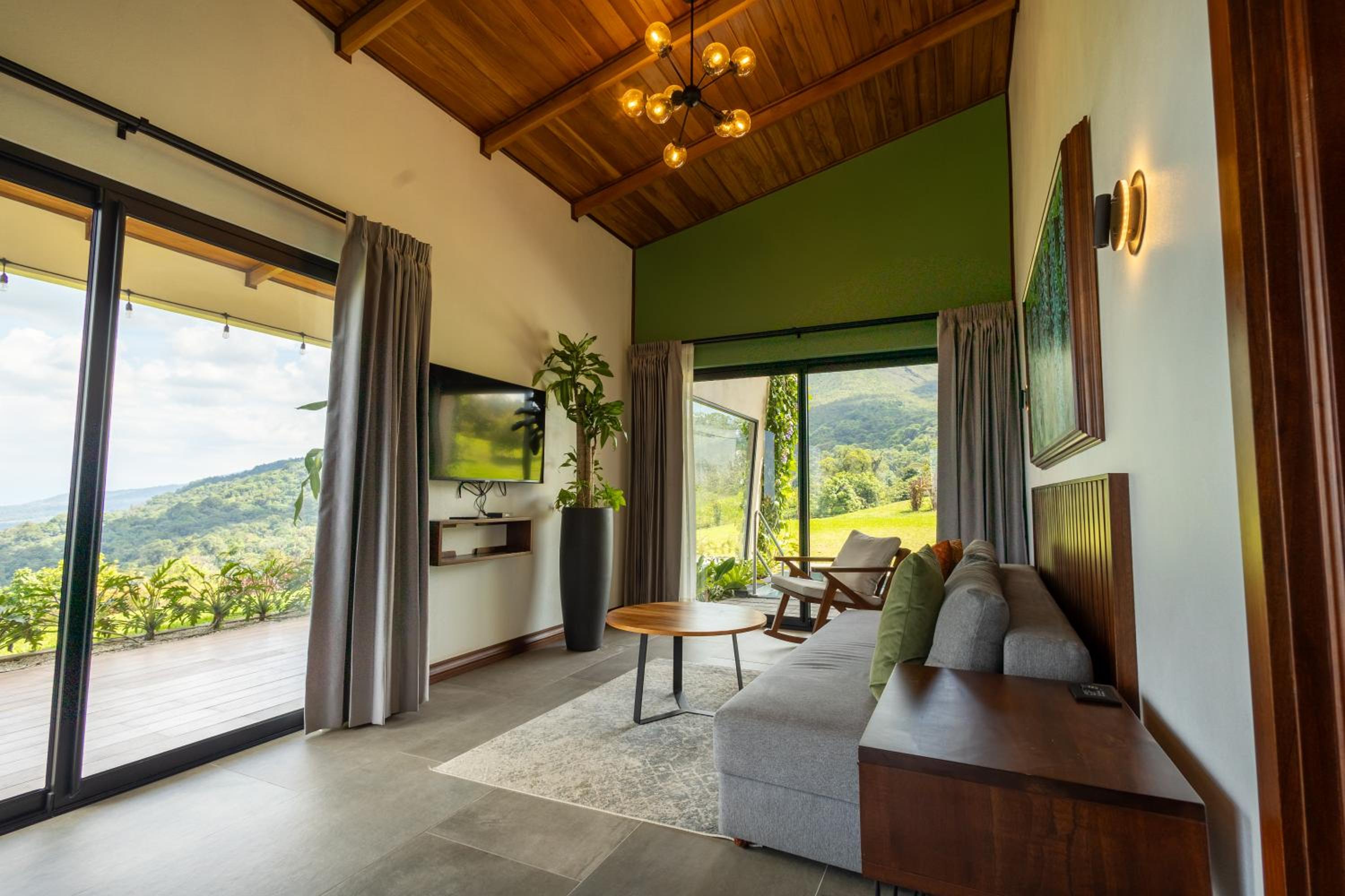 Villas Jawara ! Un Volcán en su Jardín !