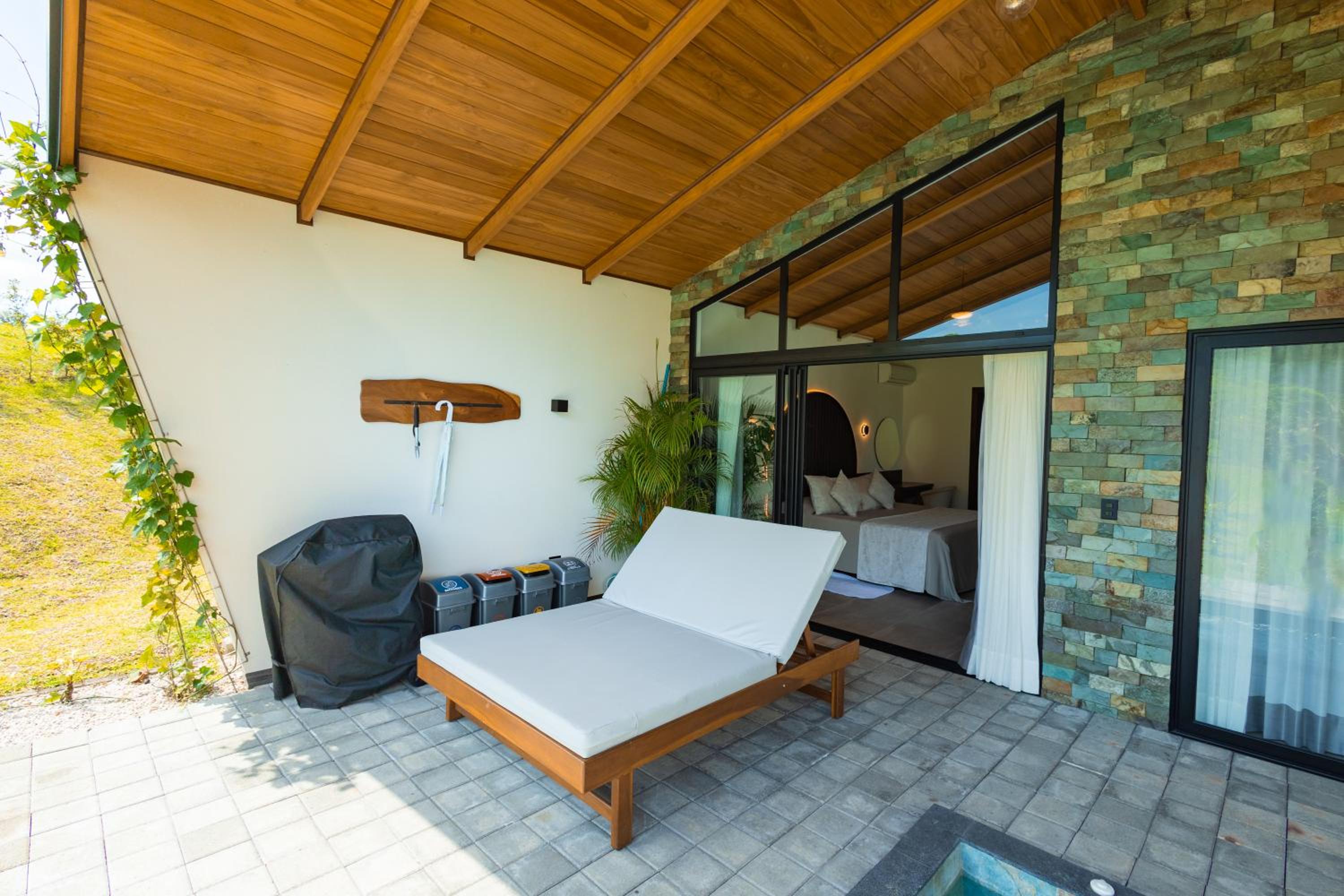 Villas Jawara ! Un Volcán en su Jardín !