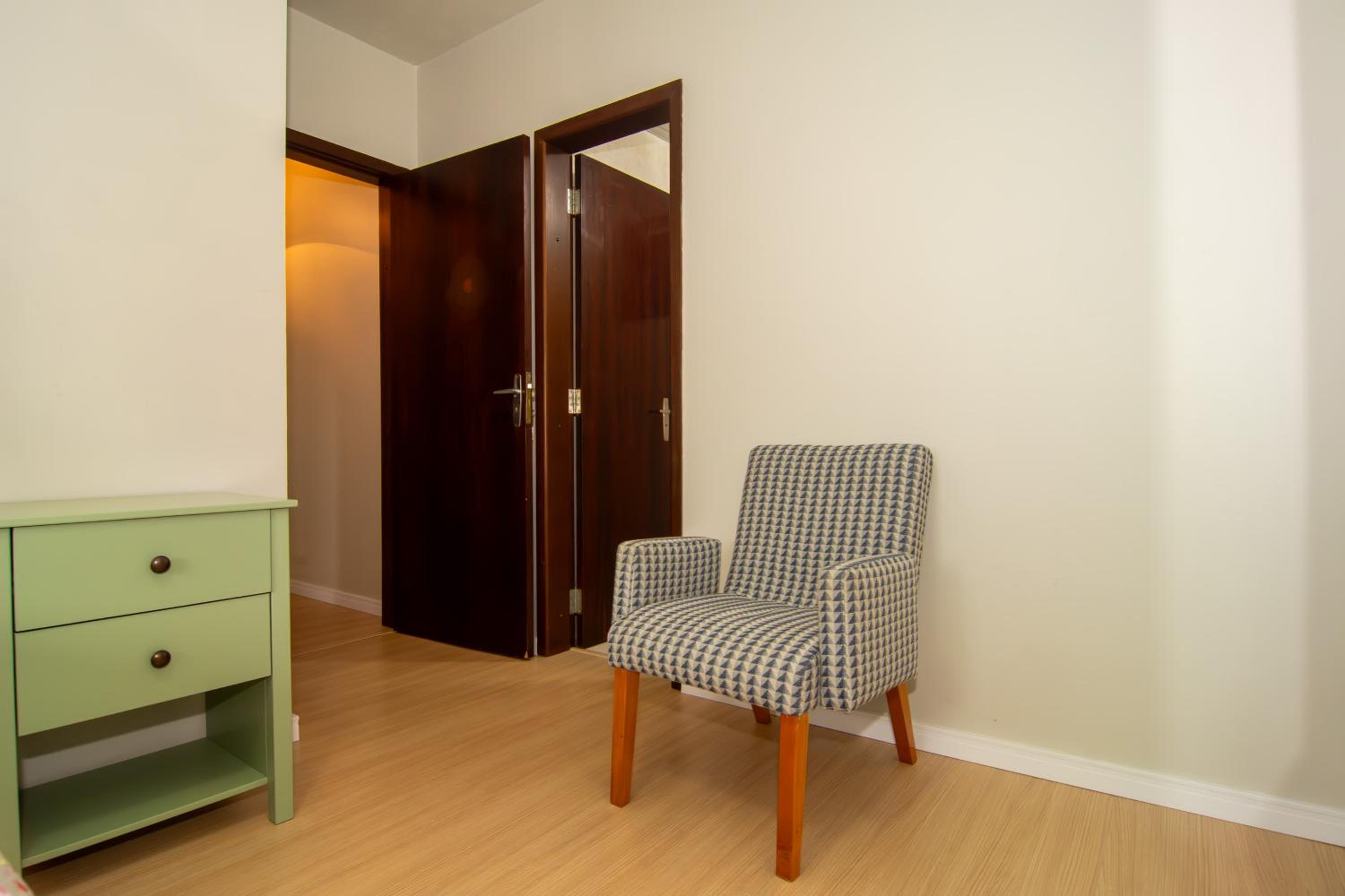 Conforto 350m da Av. Atlântica em Pioneiros YD2261