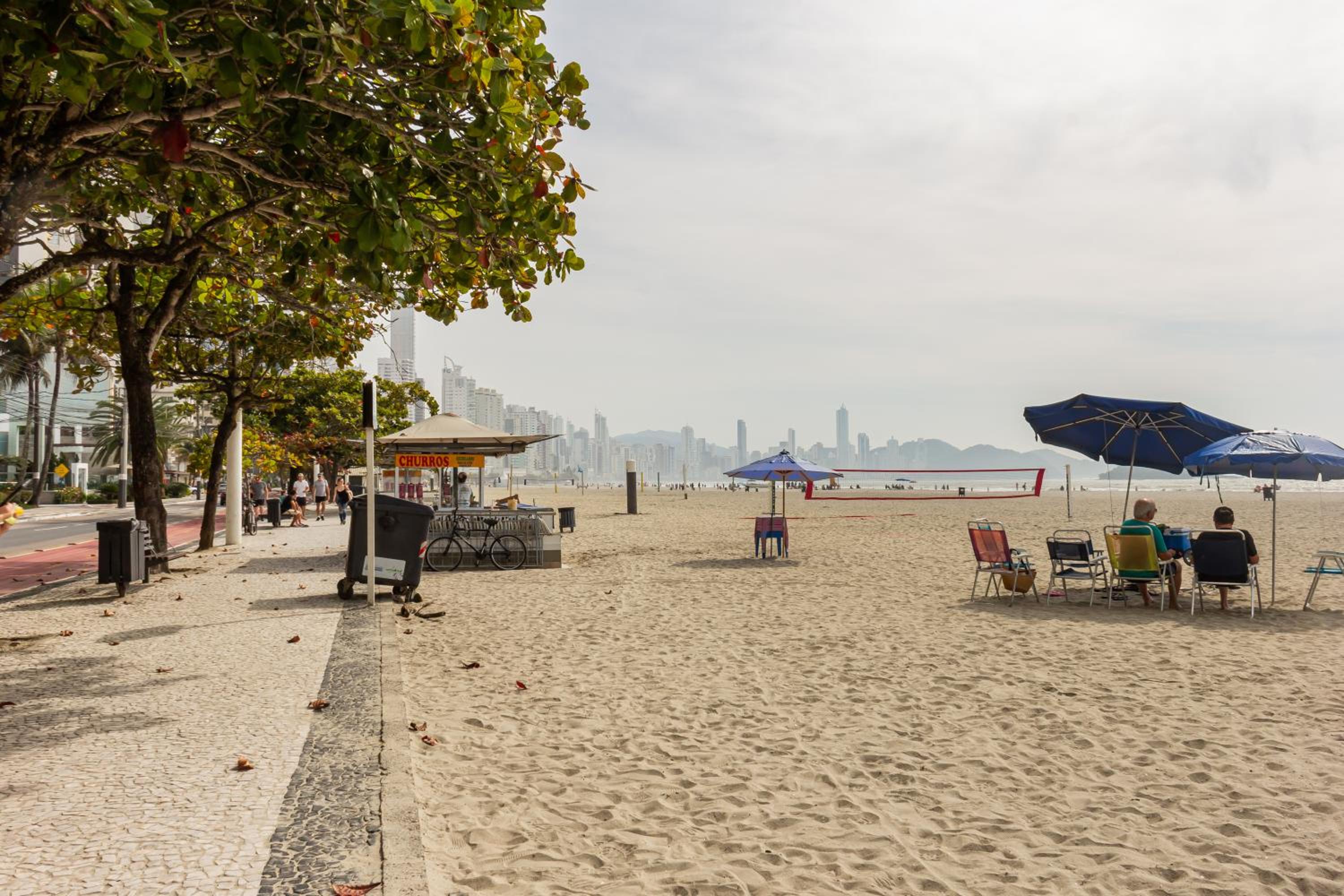 Apto a 50m da Praia em Balneário Camboriú P825