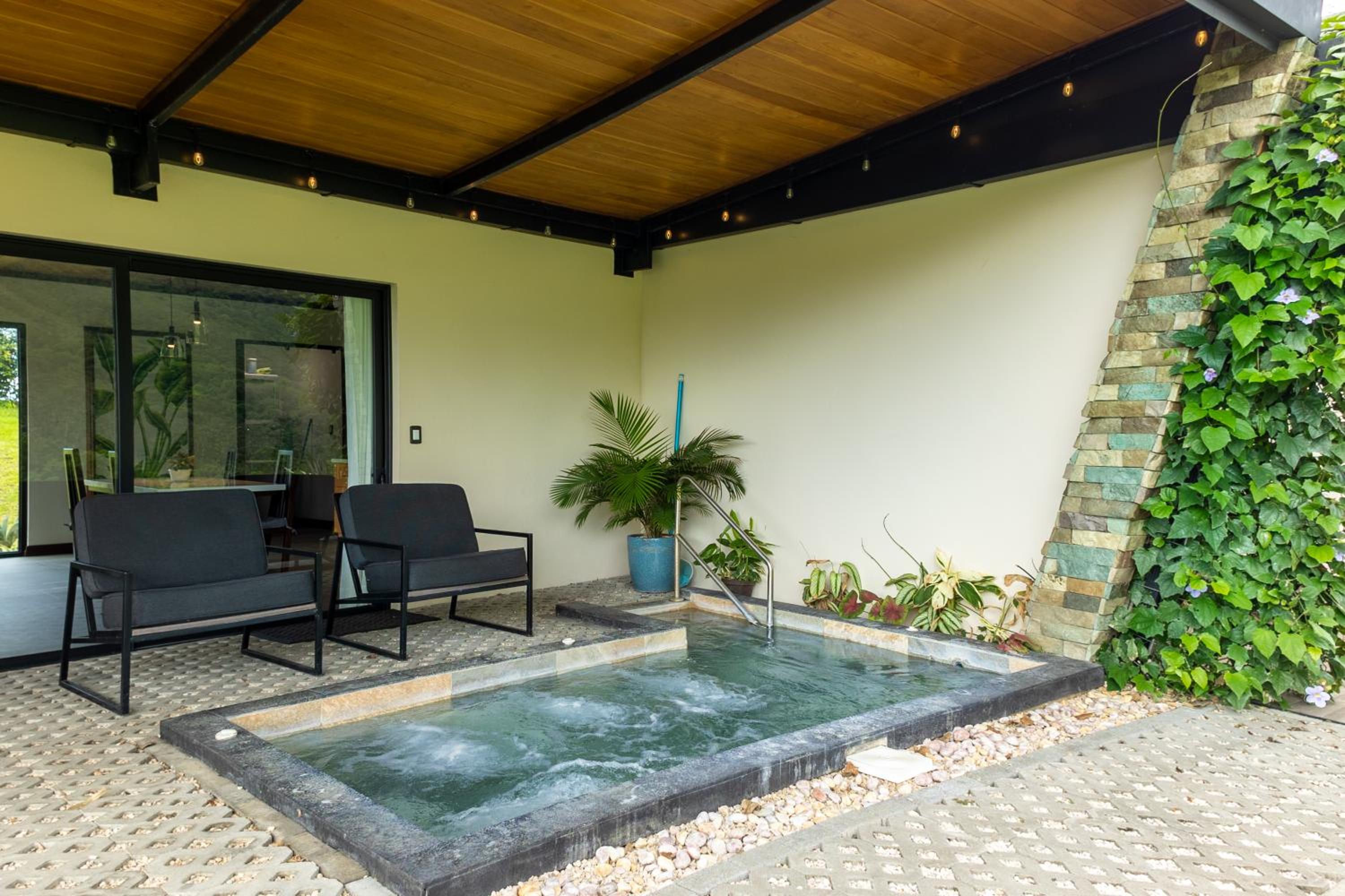 Villas Jawara ! Un Volcán en su Jardín !