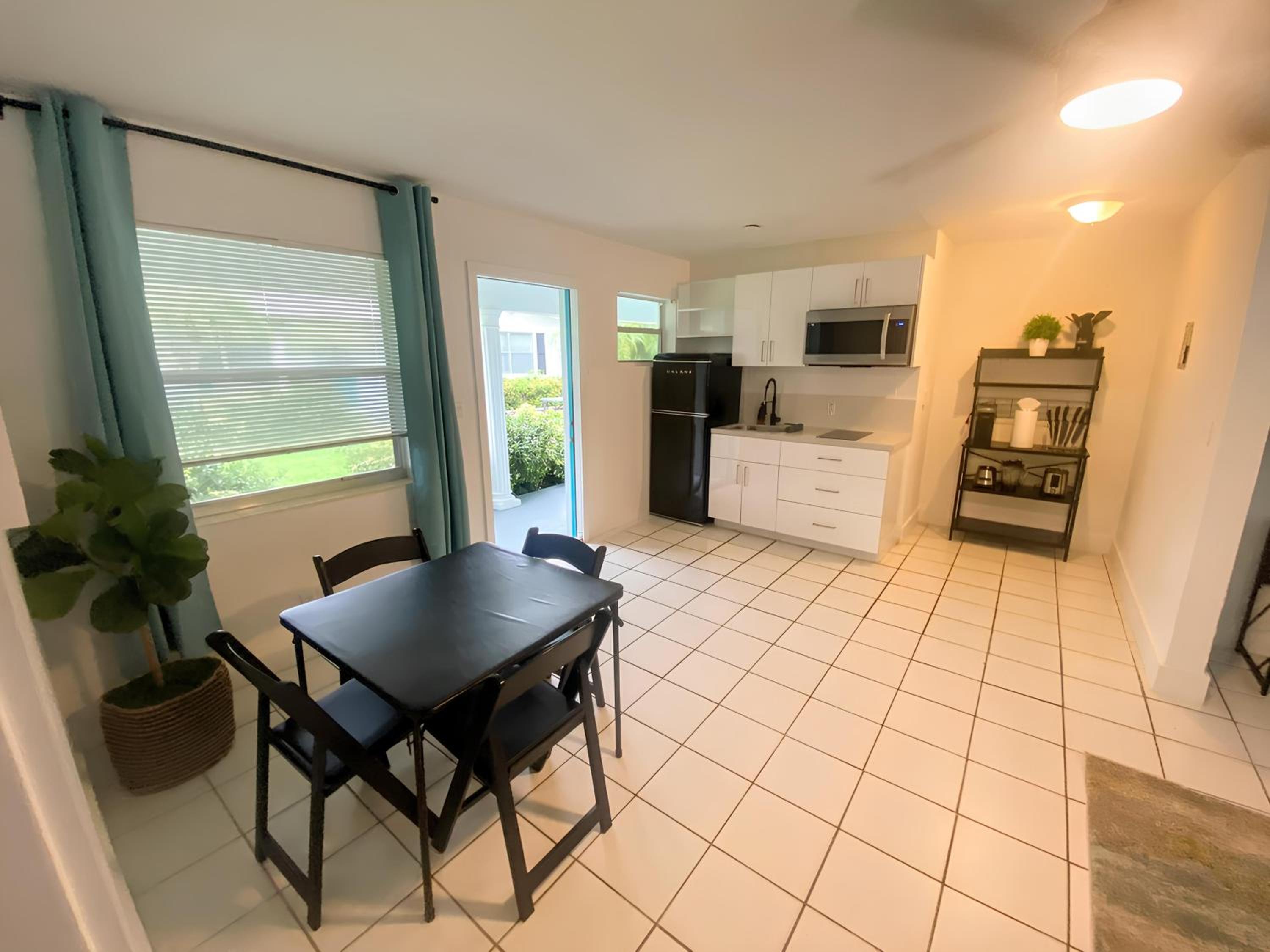 Villa #2 House in Pompano minutes from the beach view 3