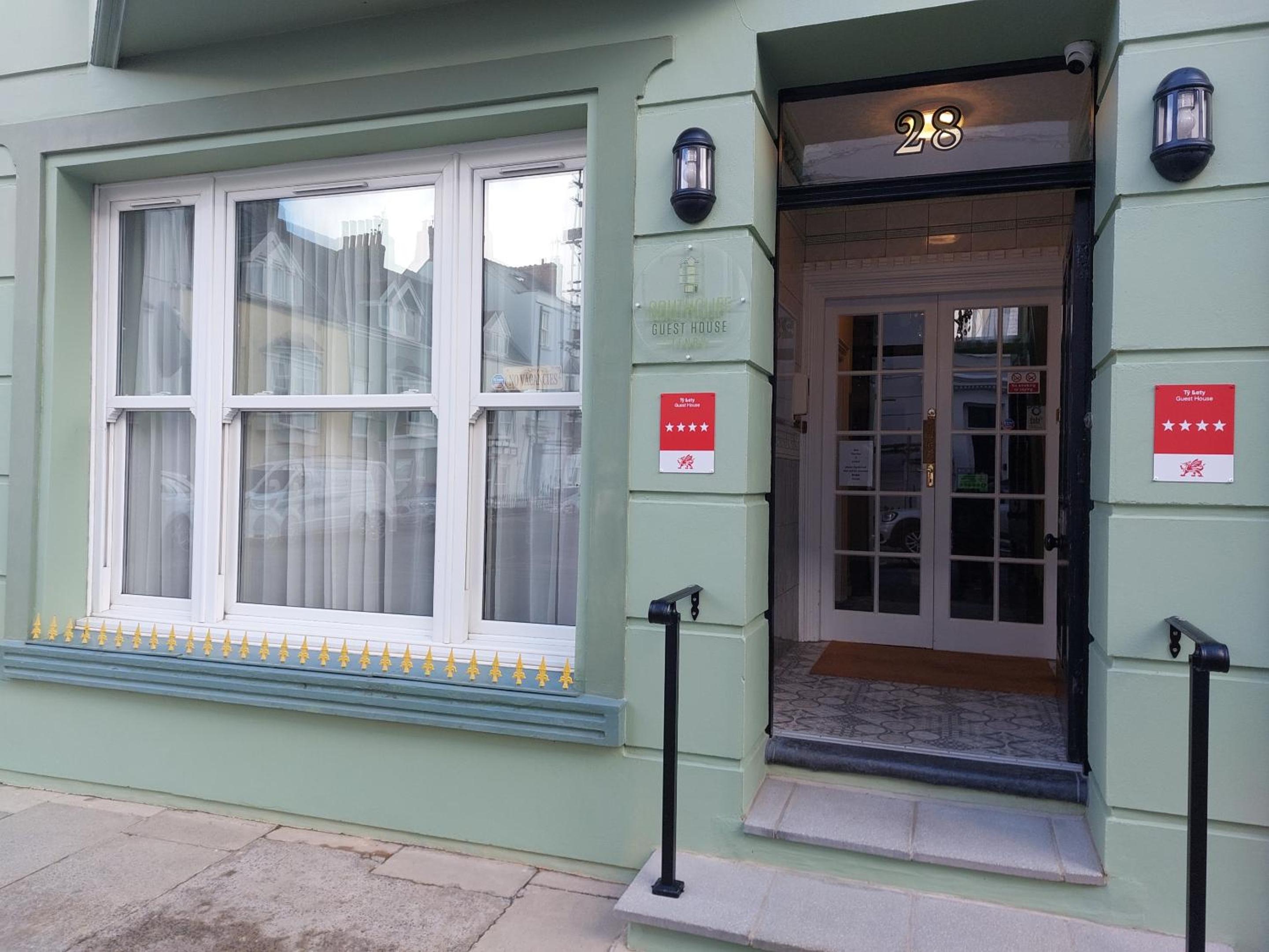 Hotel Southcliff Guest House - Image 1