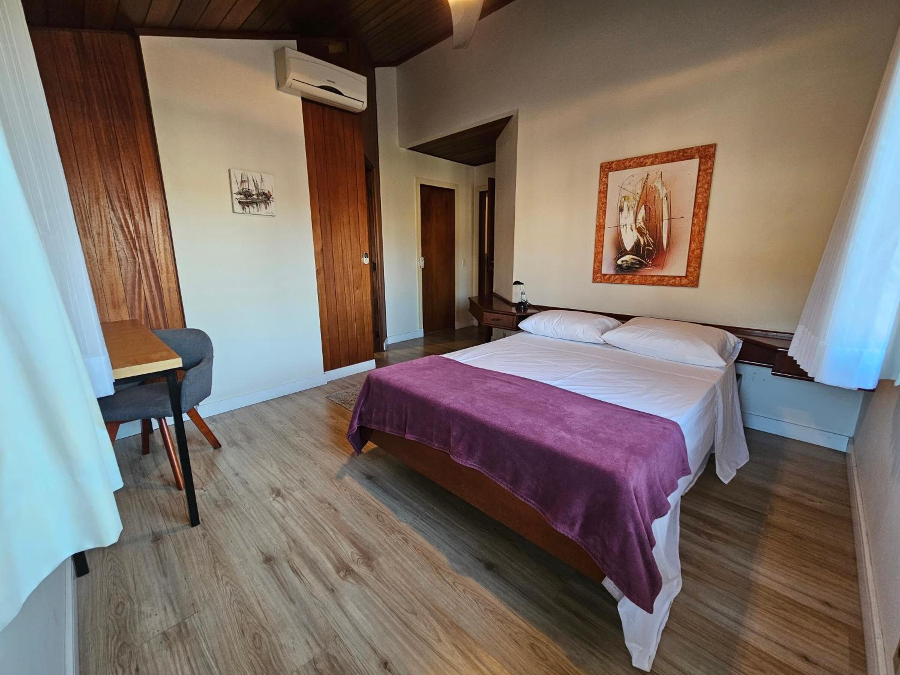 Casa 3 quartos no Itacorubi, Wi-fi 600 mega MV0967