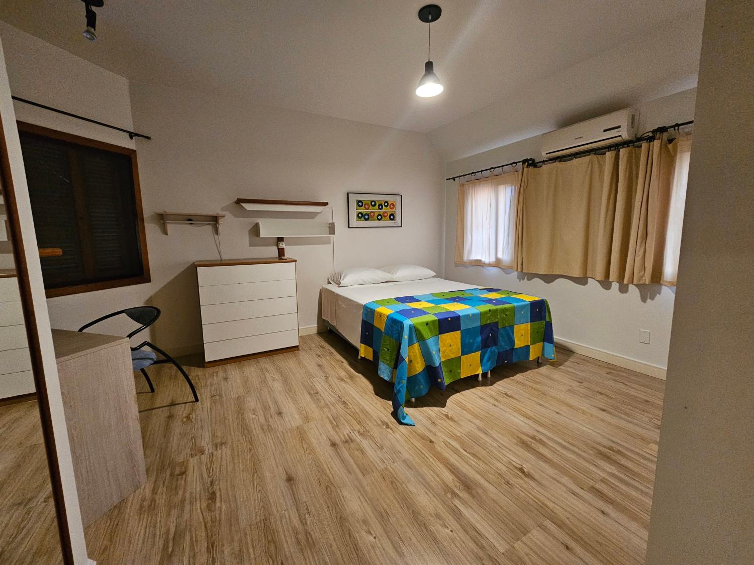 Casa 3 quartos no Itacorubi, Wi-fi 600 mega MV0967