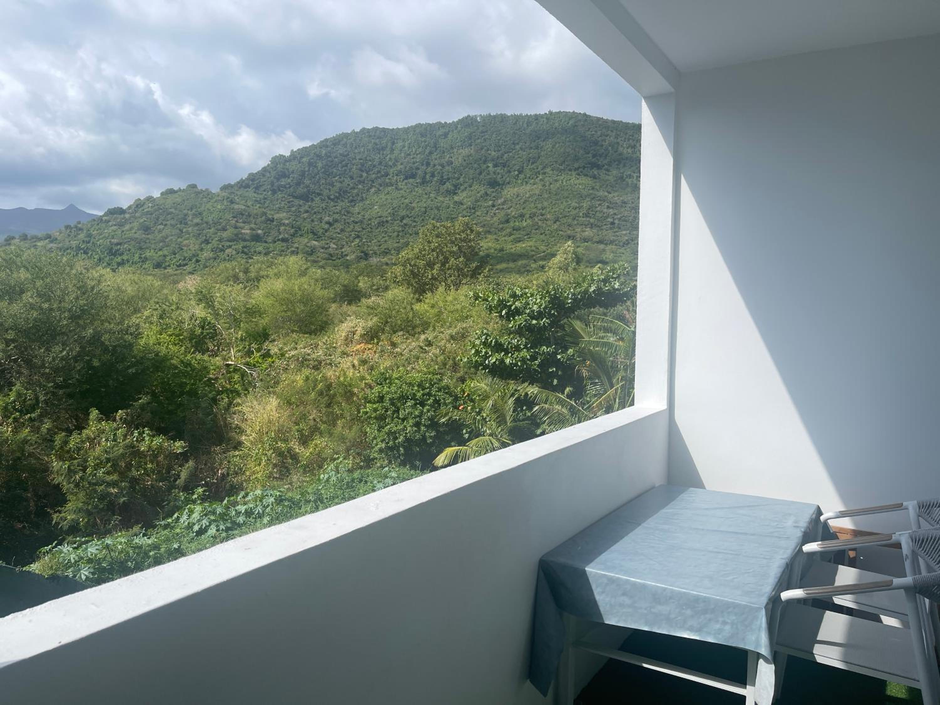 ELYMUS - Spacious 3-Bedroom Apartment With Private Rooftop and Balcony - Near Le Morne And Lagoon
