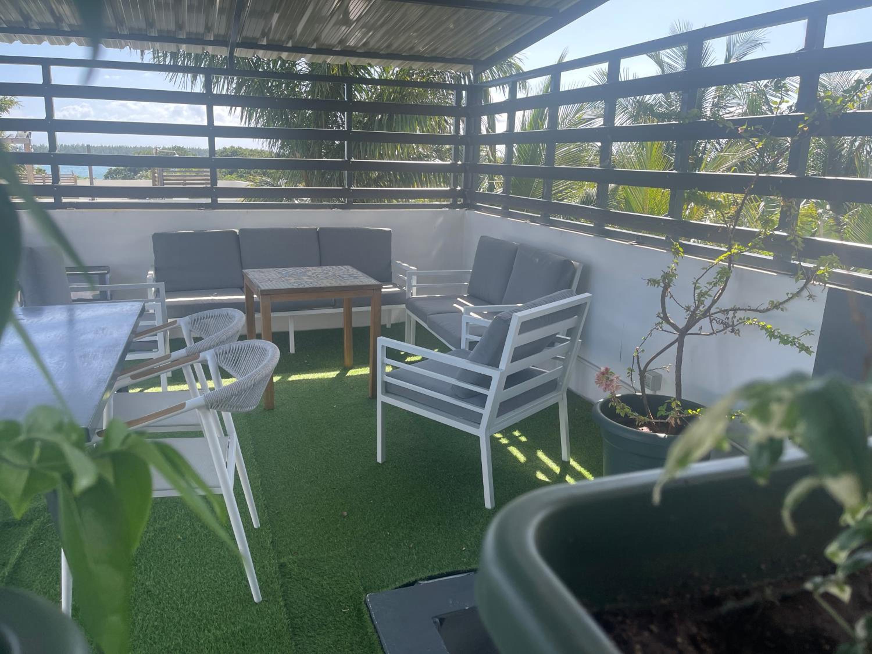 ELYMUS - Spacious 3-Bedroom Apartment With Private Rooftop and Balcony - Near Le Morne And Lagoon