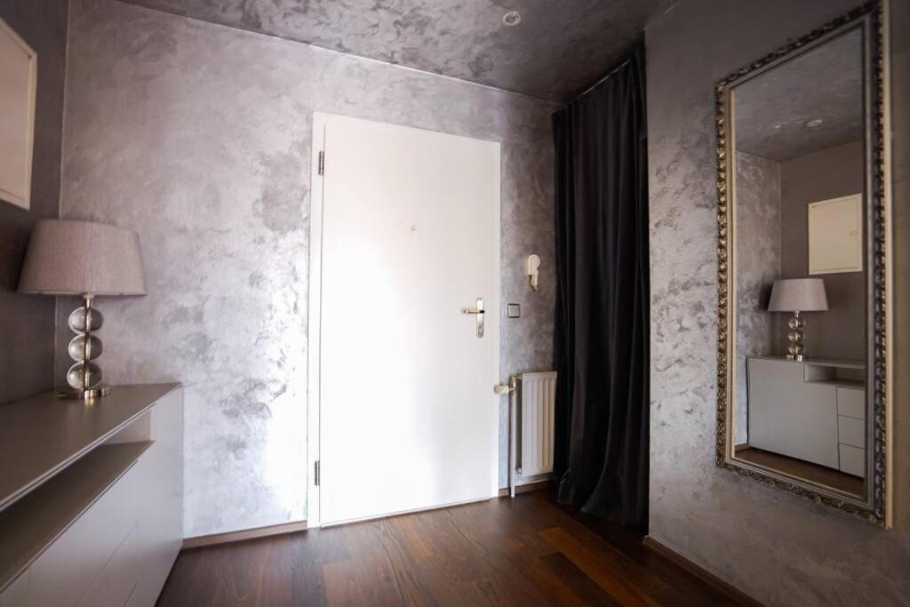 Stunning High-End 2 bedroom condo near City Center