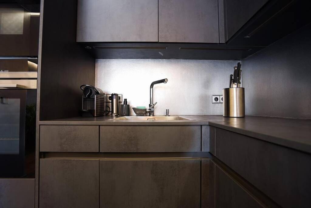 Stunning High-End 2 bedroom condo near City Center