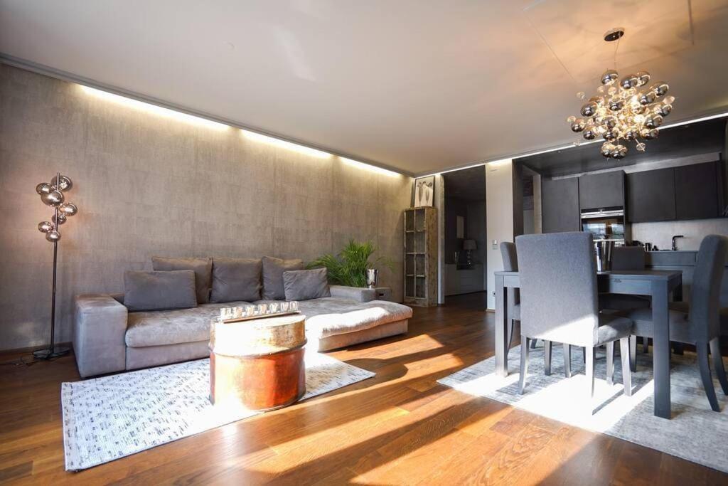 Stunning High-End 2 bedroom condo near City Center