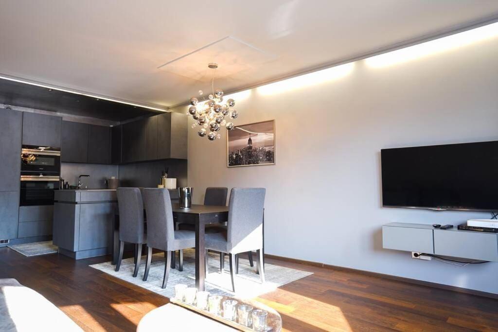 Stunning High-End 2 bedroom condo near City Center