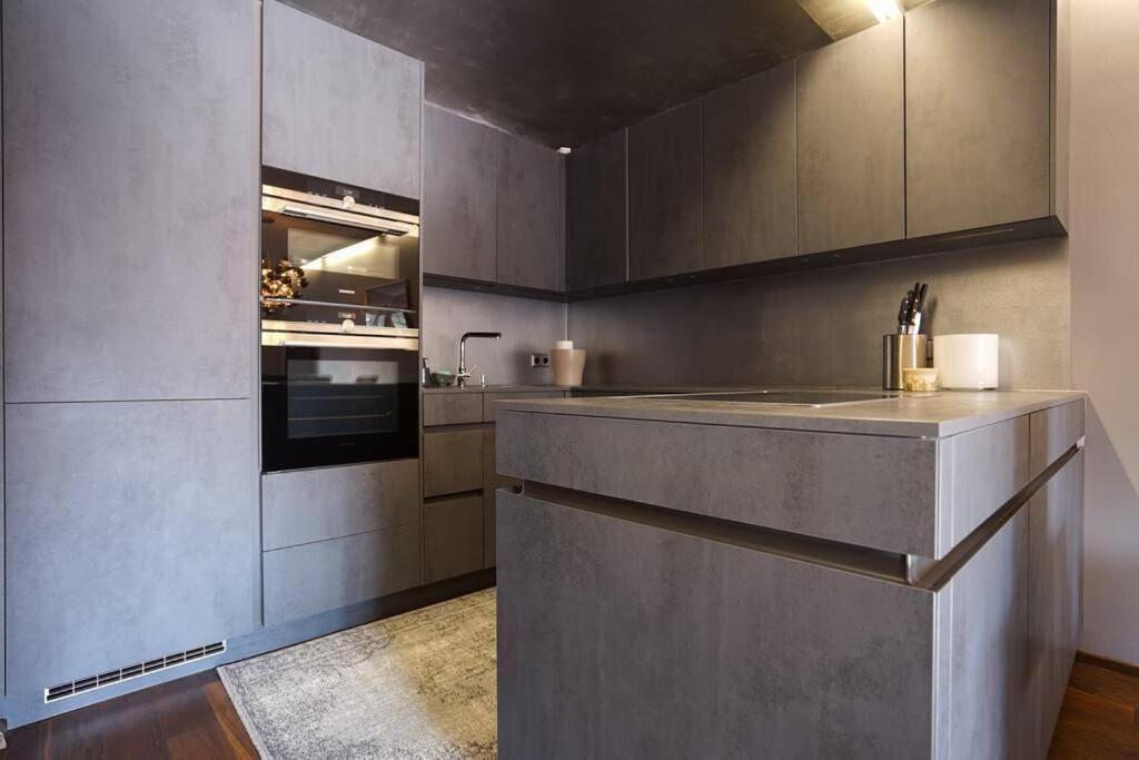 Stunning High-End 2 bedroom condo near City Center