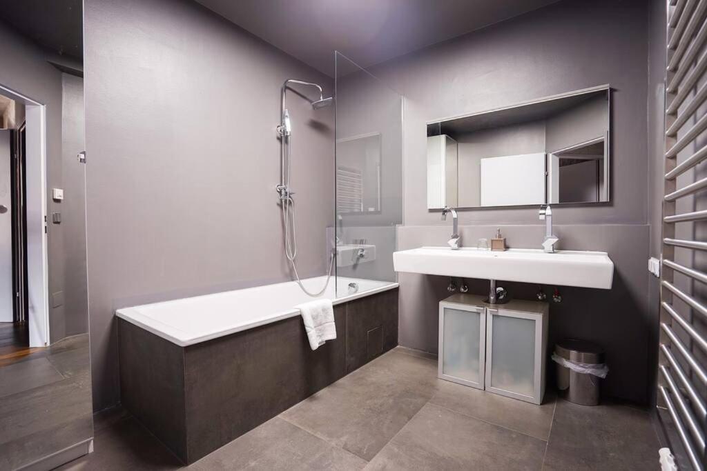 Stunning High-End 2 bedroom condo near City Center