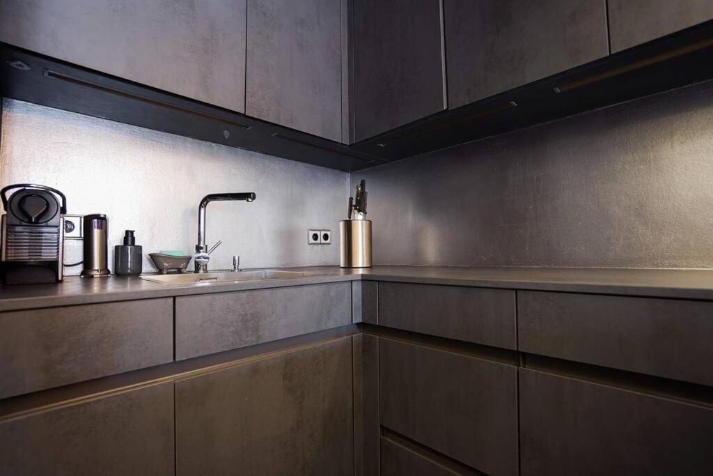 Stunning High-End 2 bedroom condo near City Center
