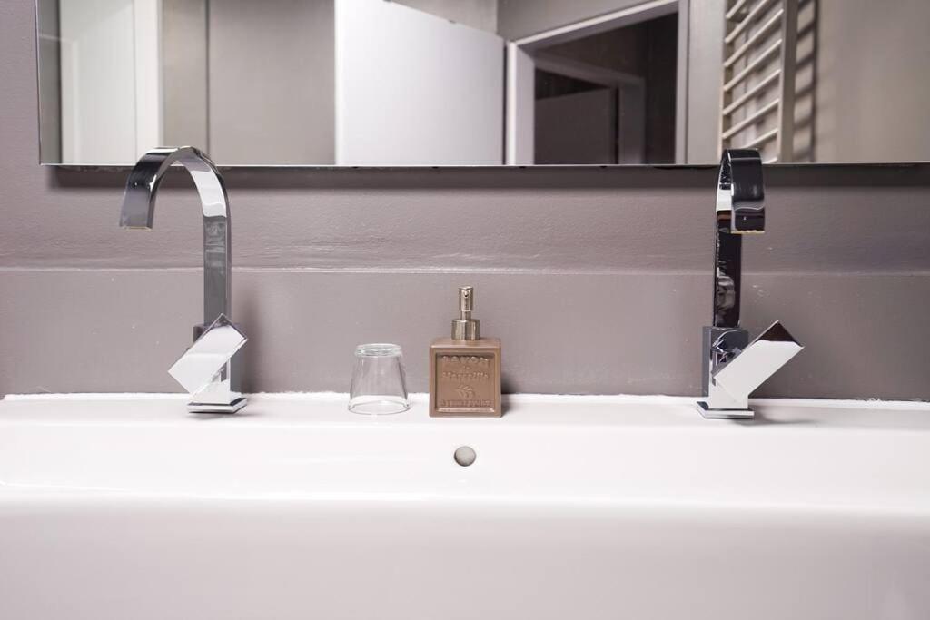 Stunning High-End 2 bedroom condo near City Center