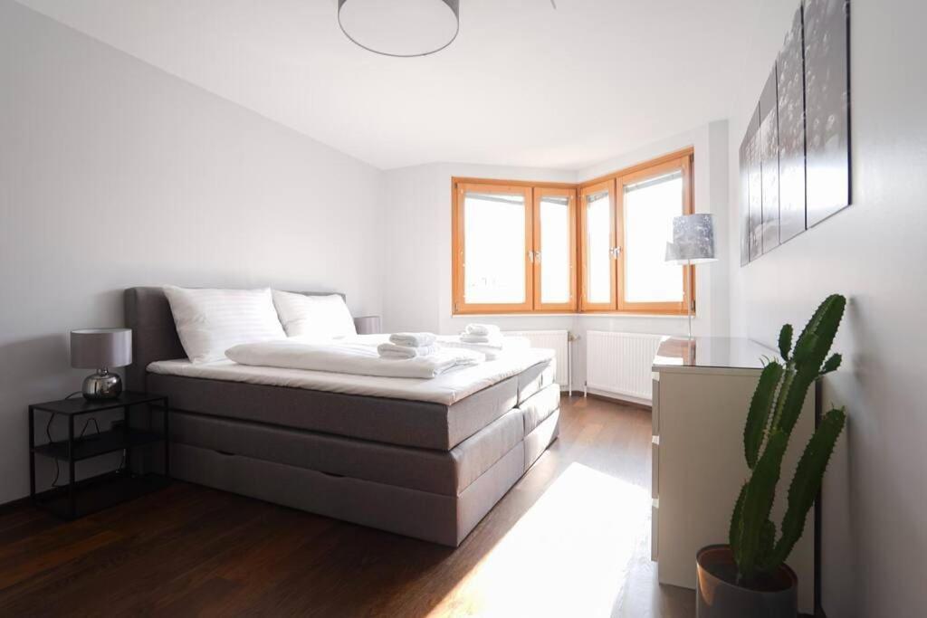 Stunning High-End 2 bedroom condo near City Center