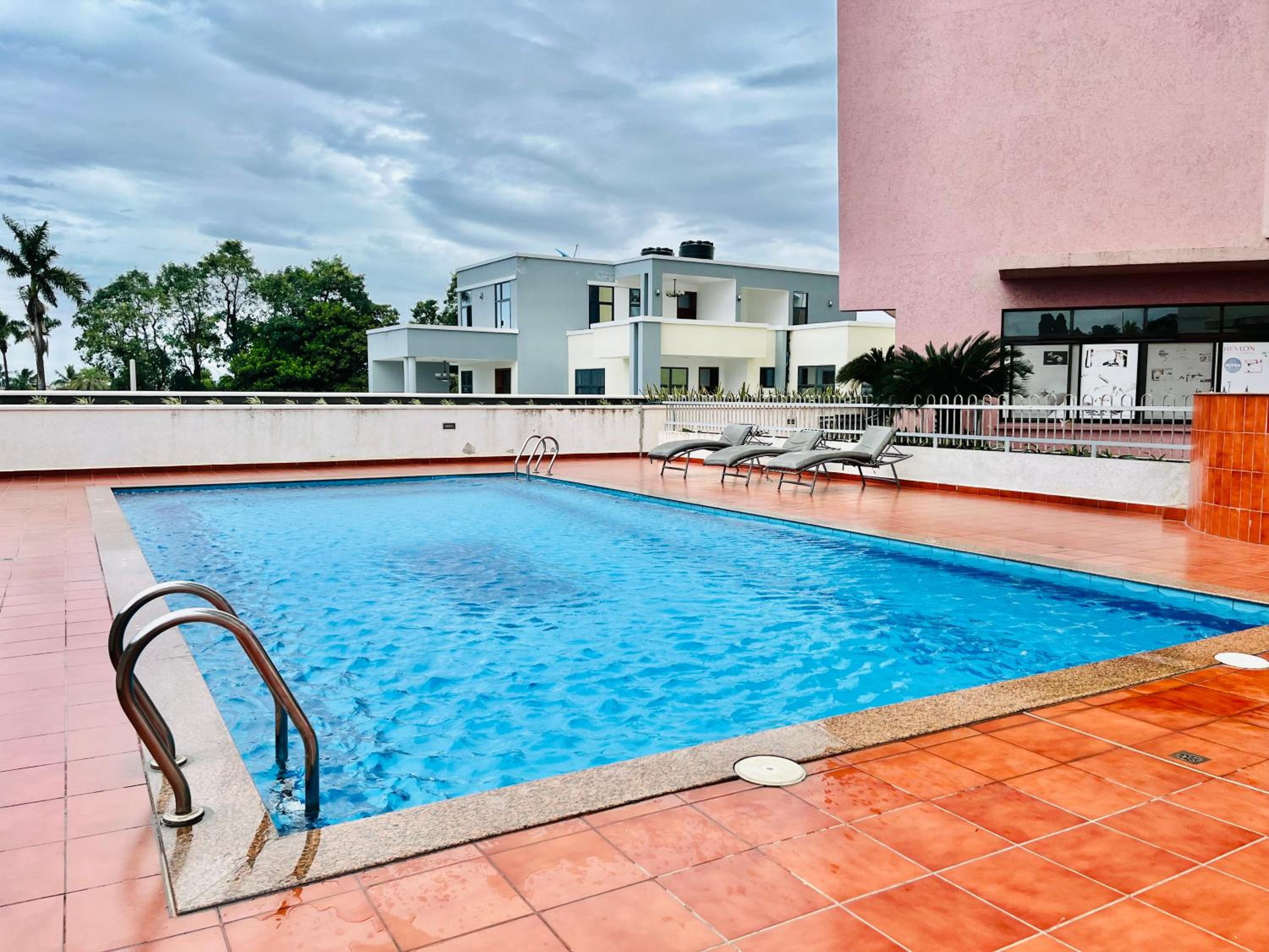 CoastalHome 75inch TV 5min drive to the City & Beach view 4