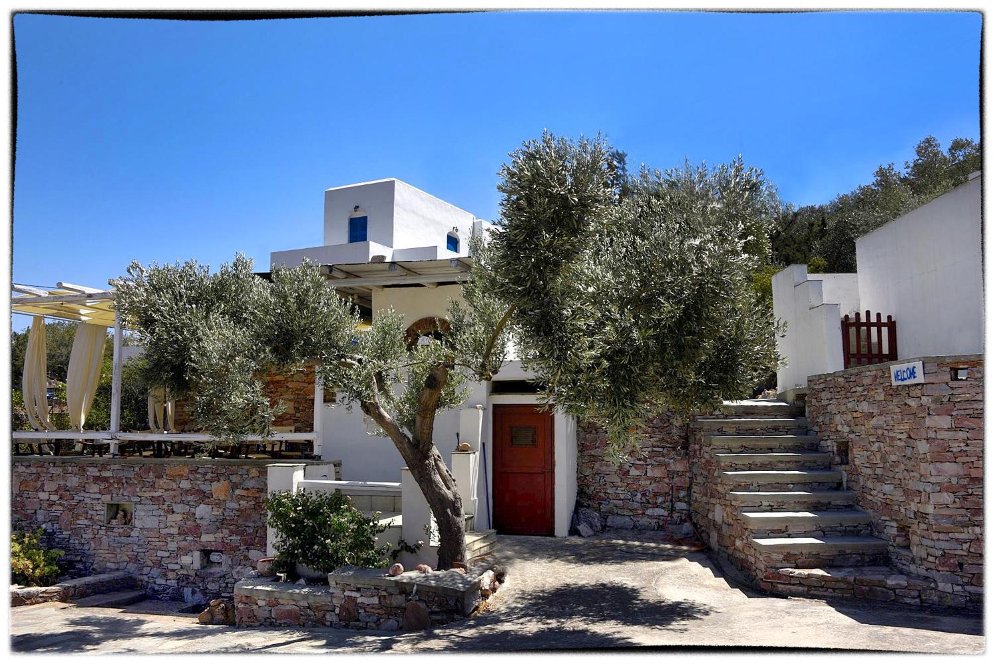 Theasis Sifnos Apartments