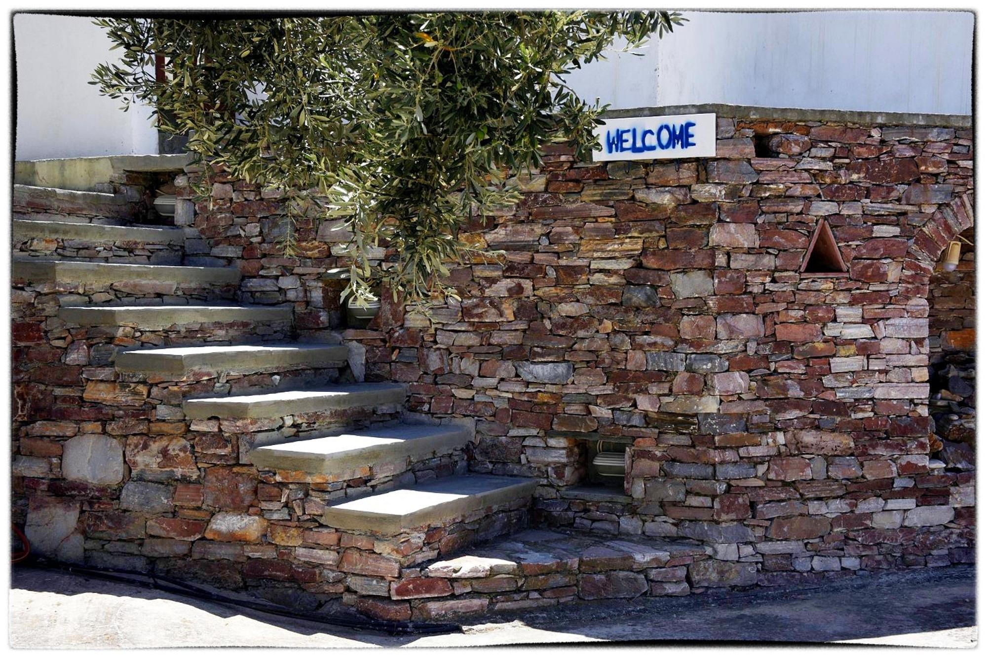 Theasis Sifnos Apartments
