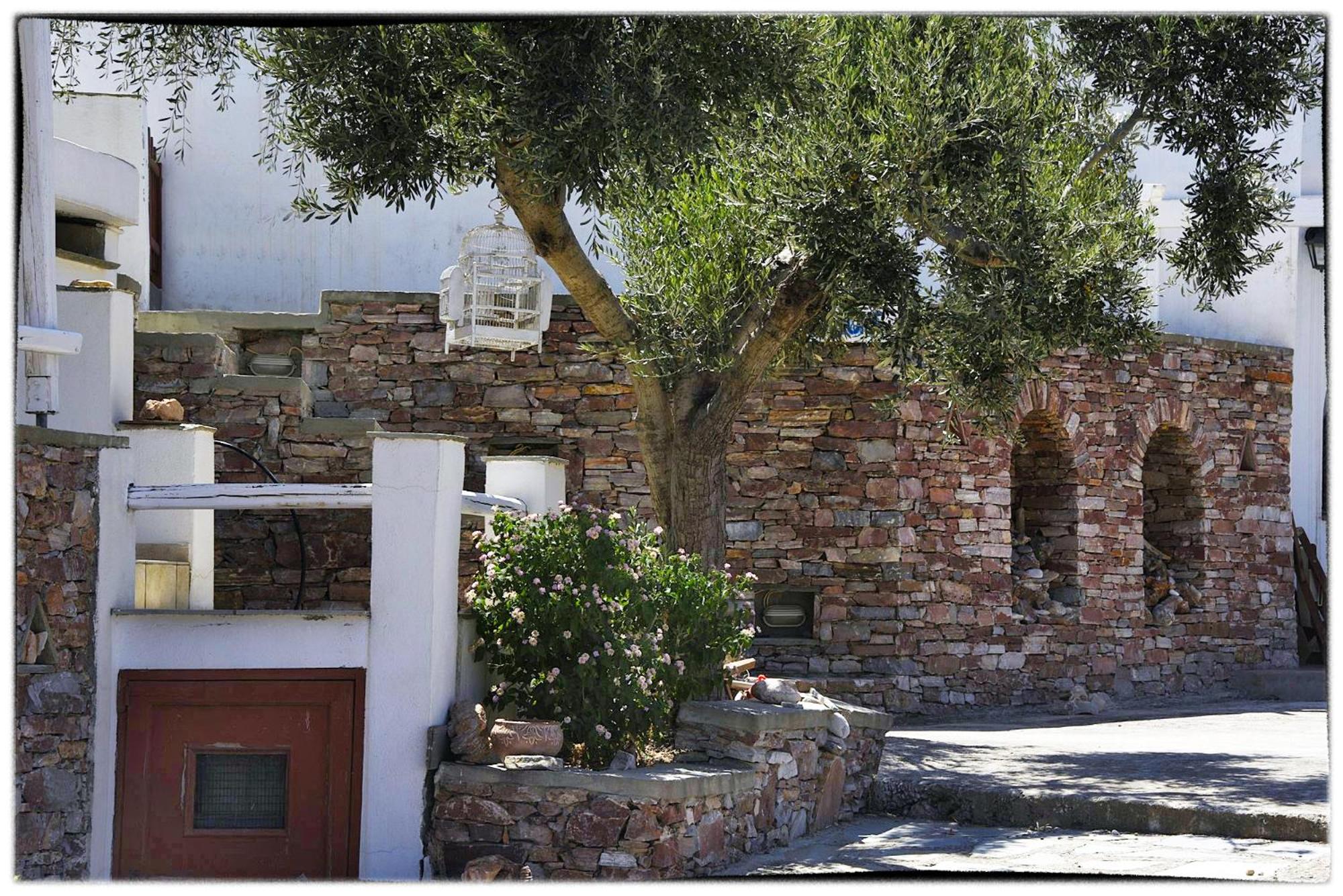 Theasis Sifnos Apartments
