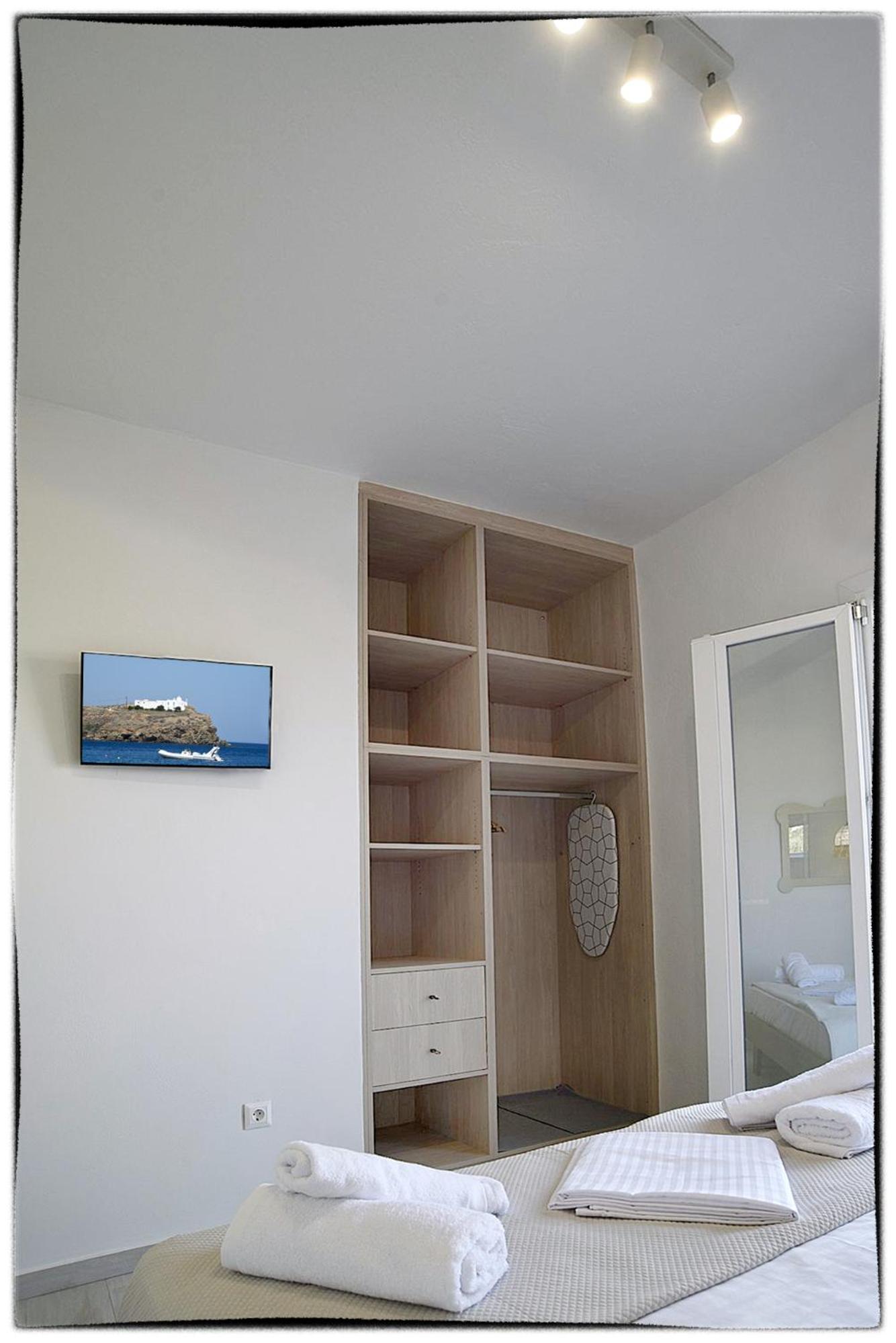 Theasis Sifnos Apartments