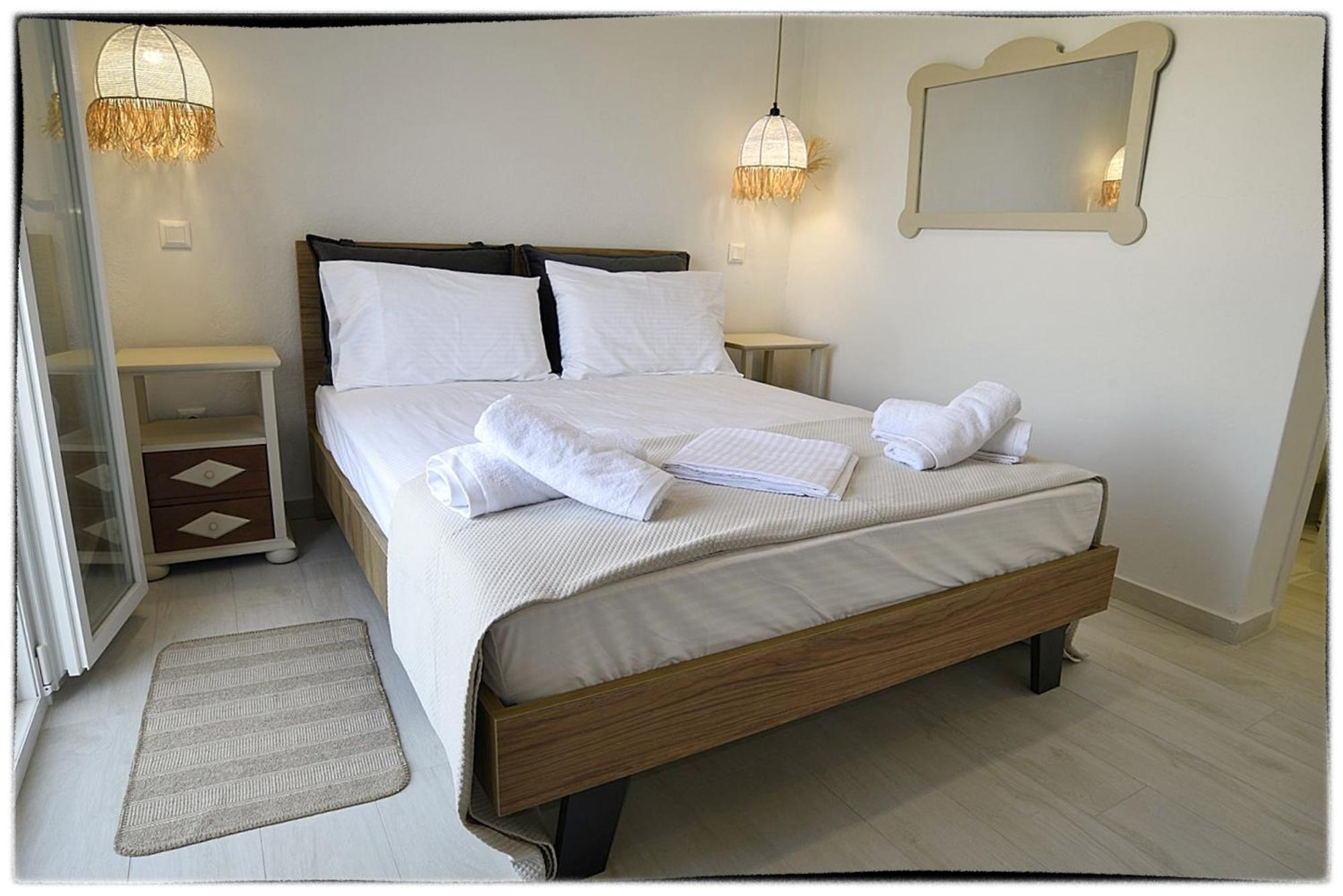 Theasis Sifnos Apartments