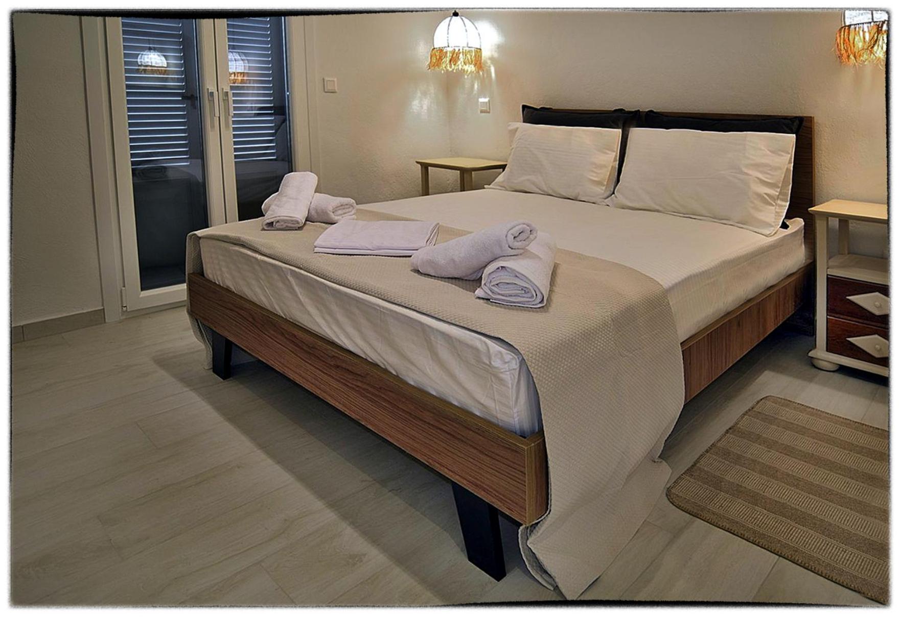 Theasis Sifnos Apartments
