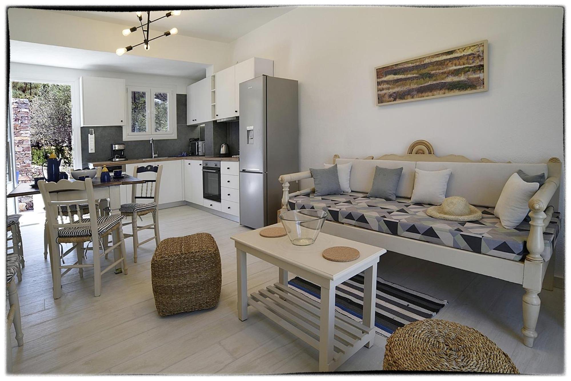 Theasis Sifnos Apartments