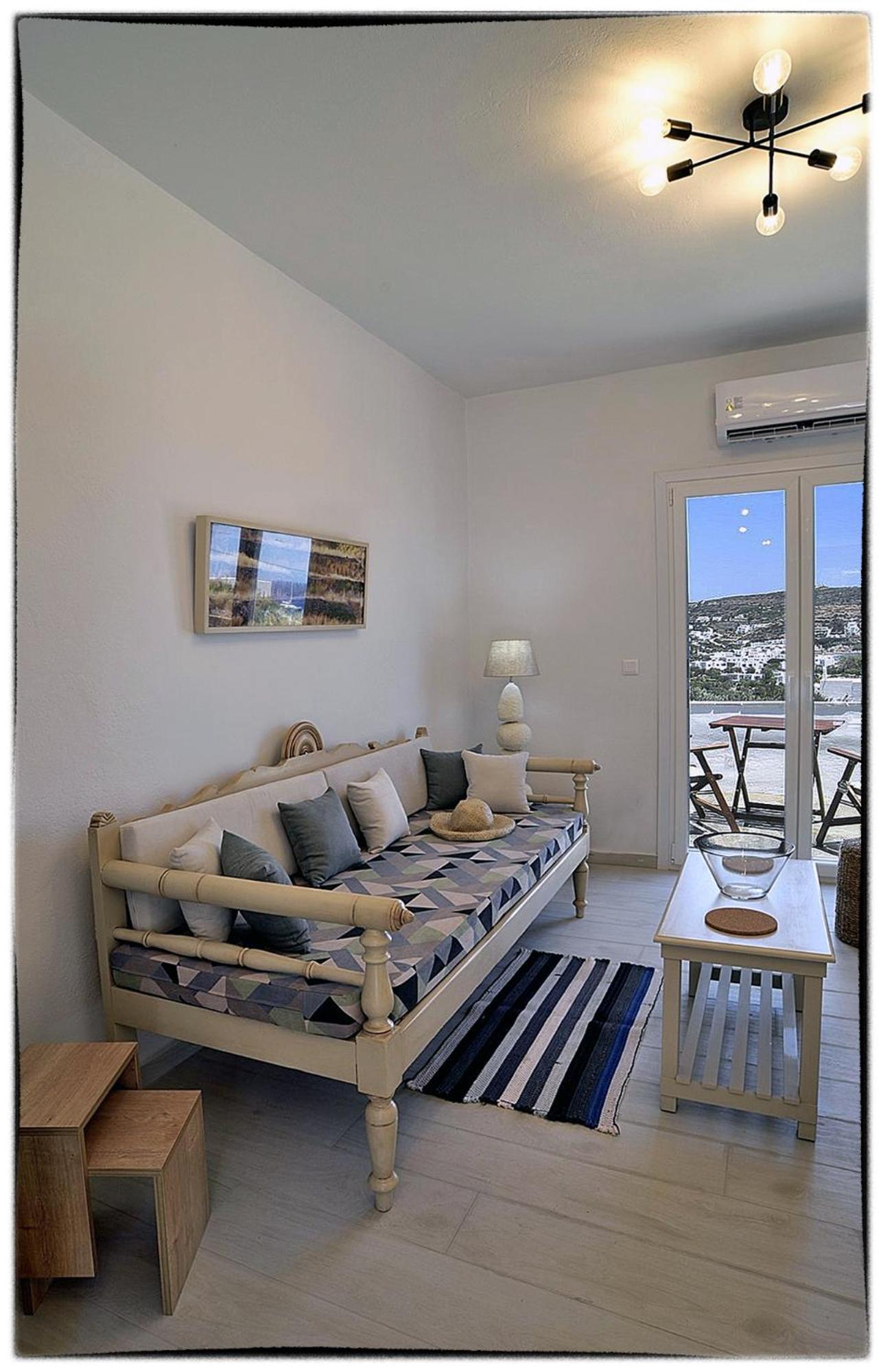 Theasis Sifnos Apartments