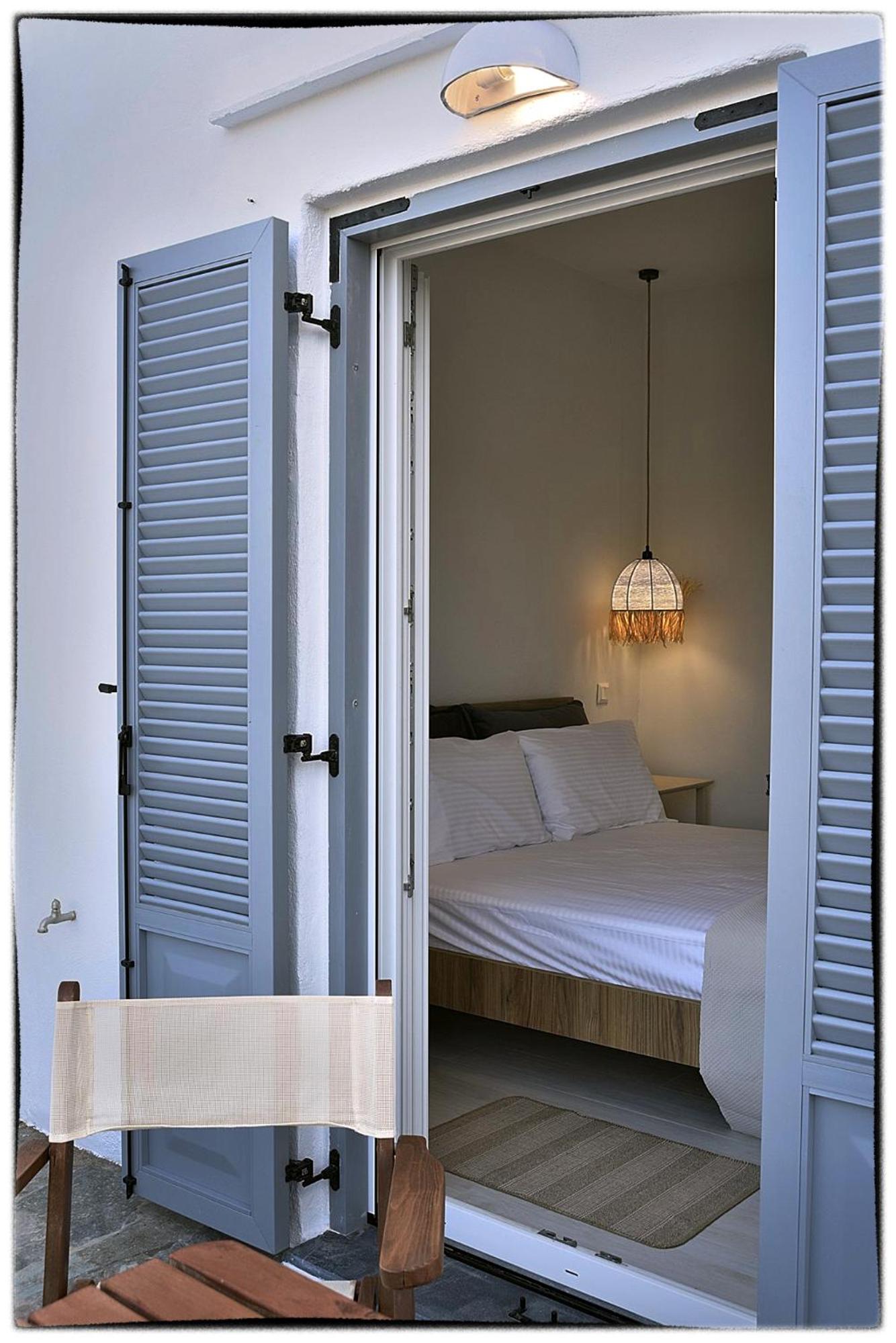 Theasis Sifnos Apartments