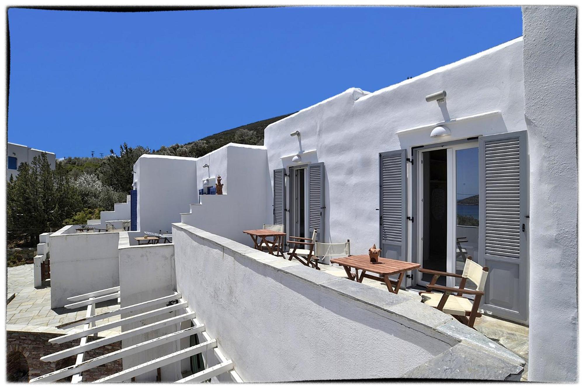 Theasis Sifnos Apartments