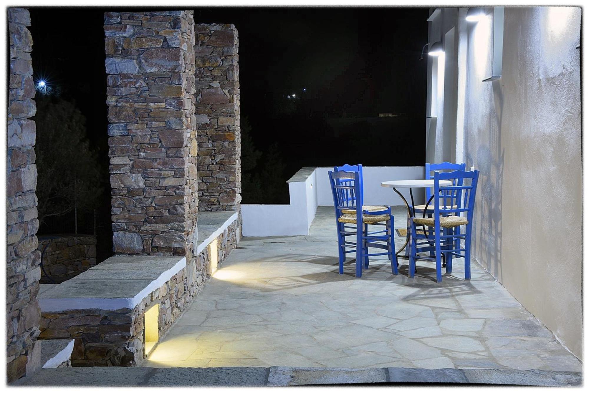 Theasis Sifnos Apartments