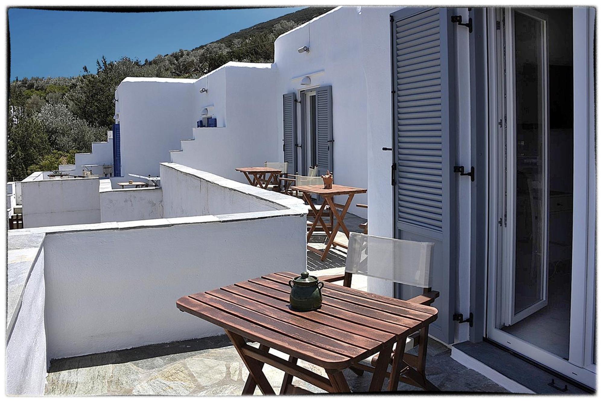 Theasis Sifnos Apartments