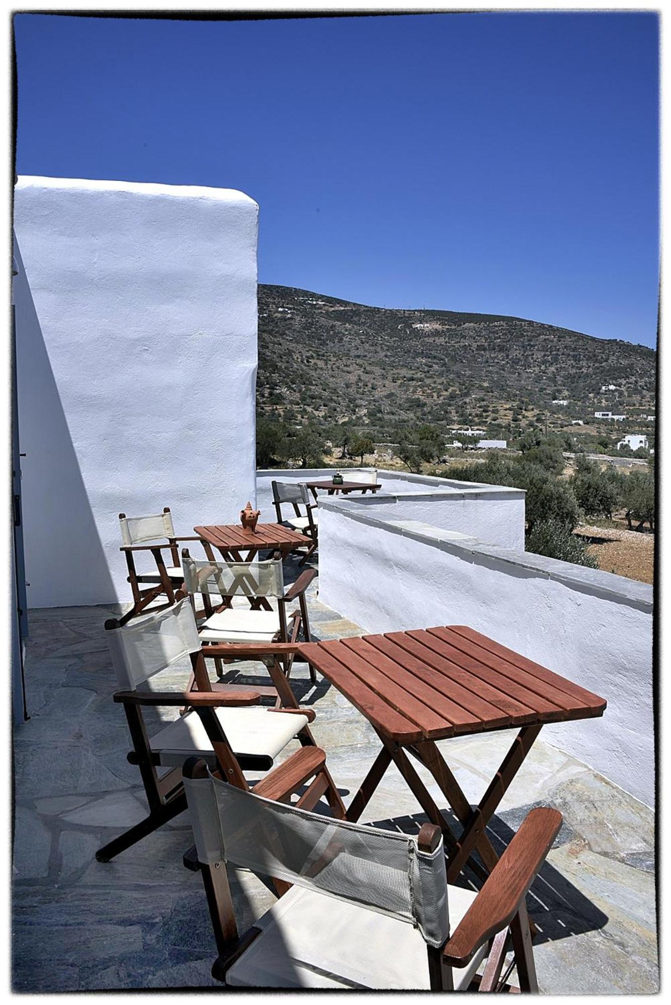 Theasis Sifnos Apartments