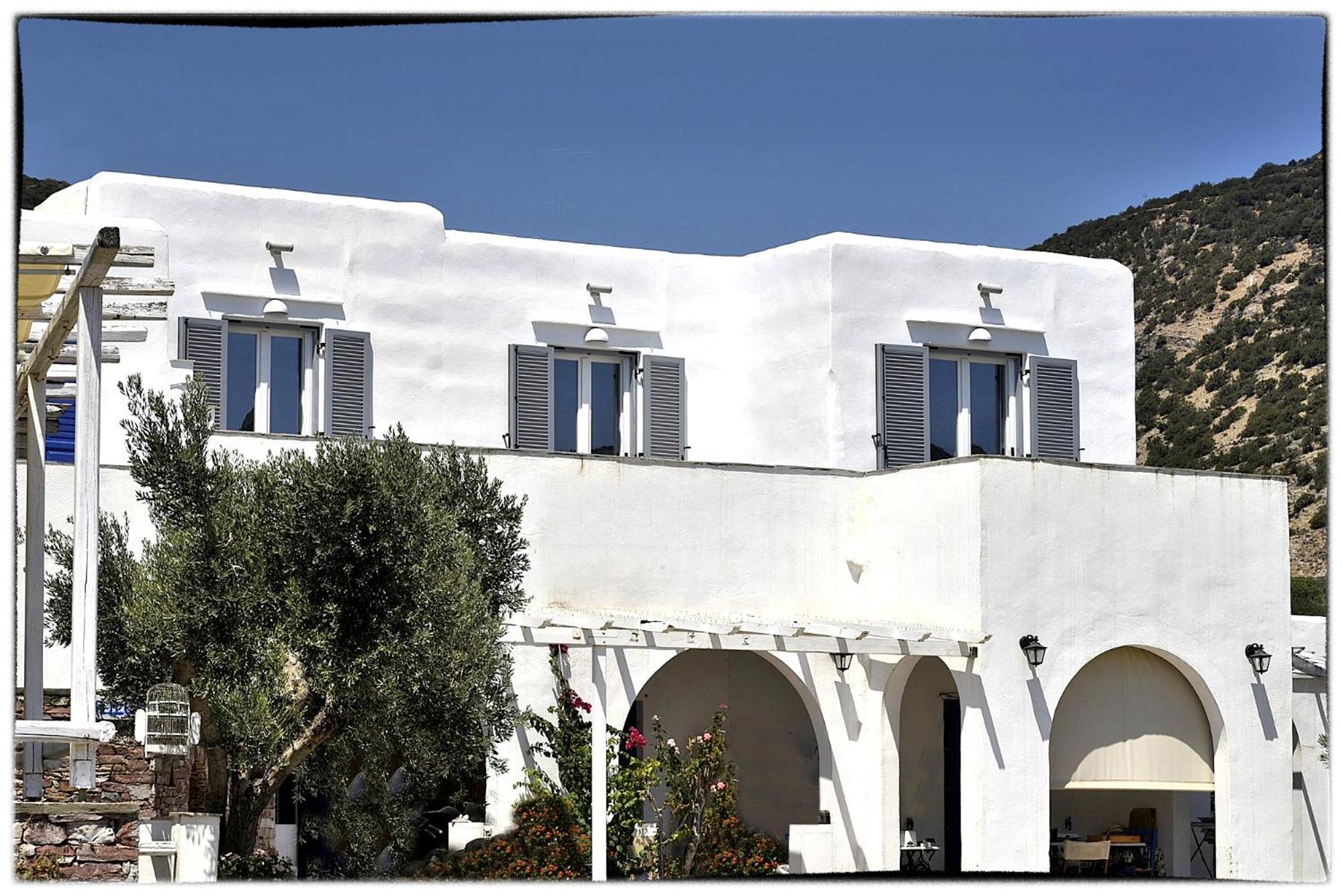 Theasis Sifnos Apartments