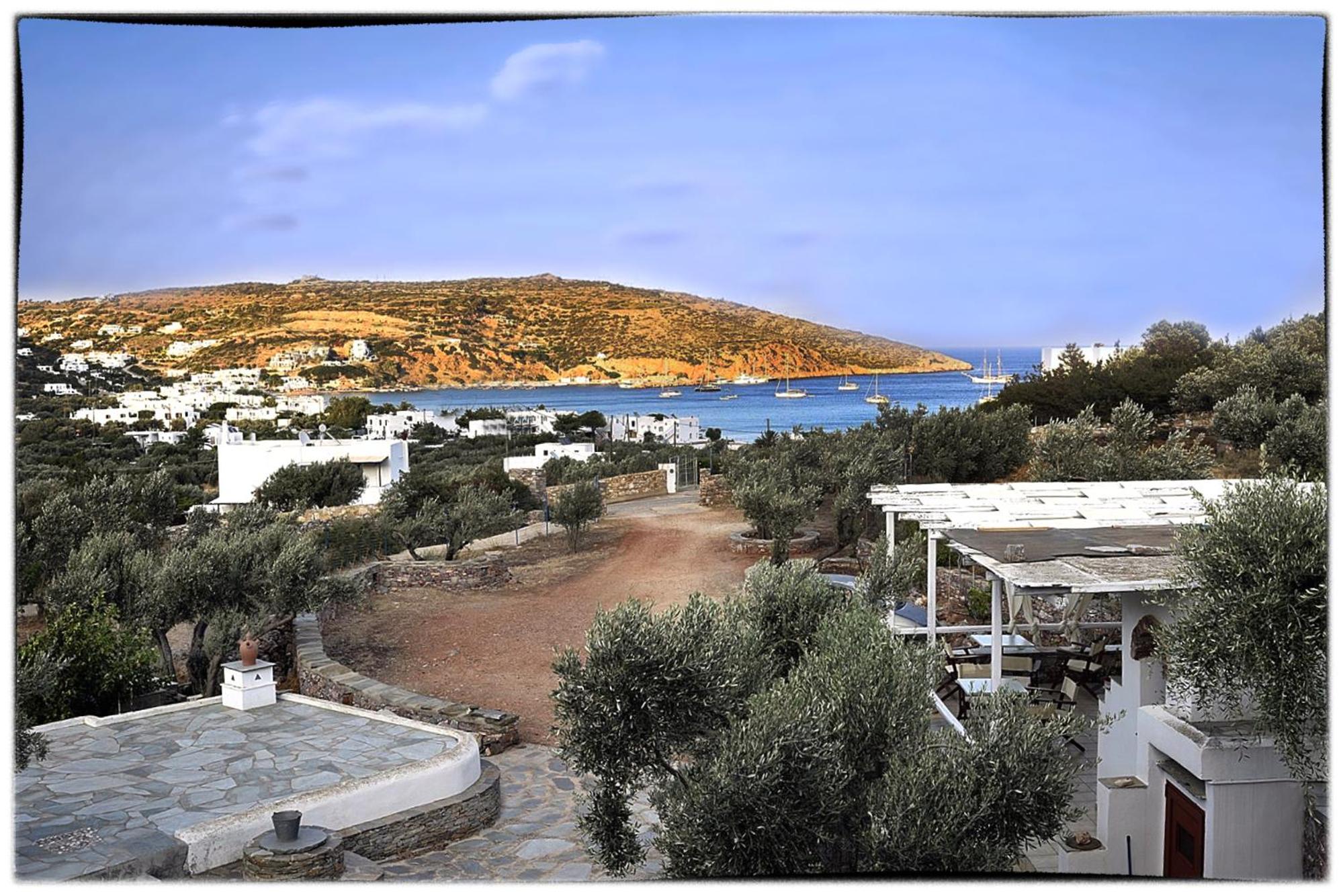 Theasis Sifnos Apartments