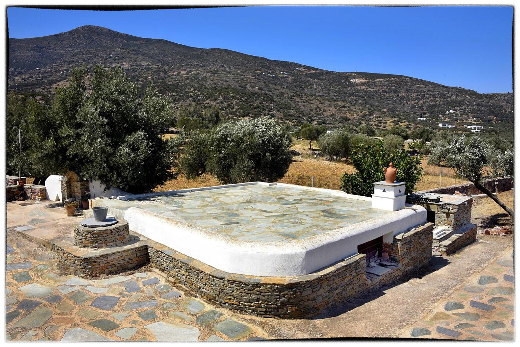 Theasis Sifnos Apartments