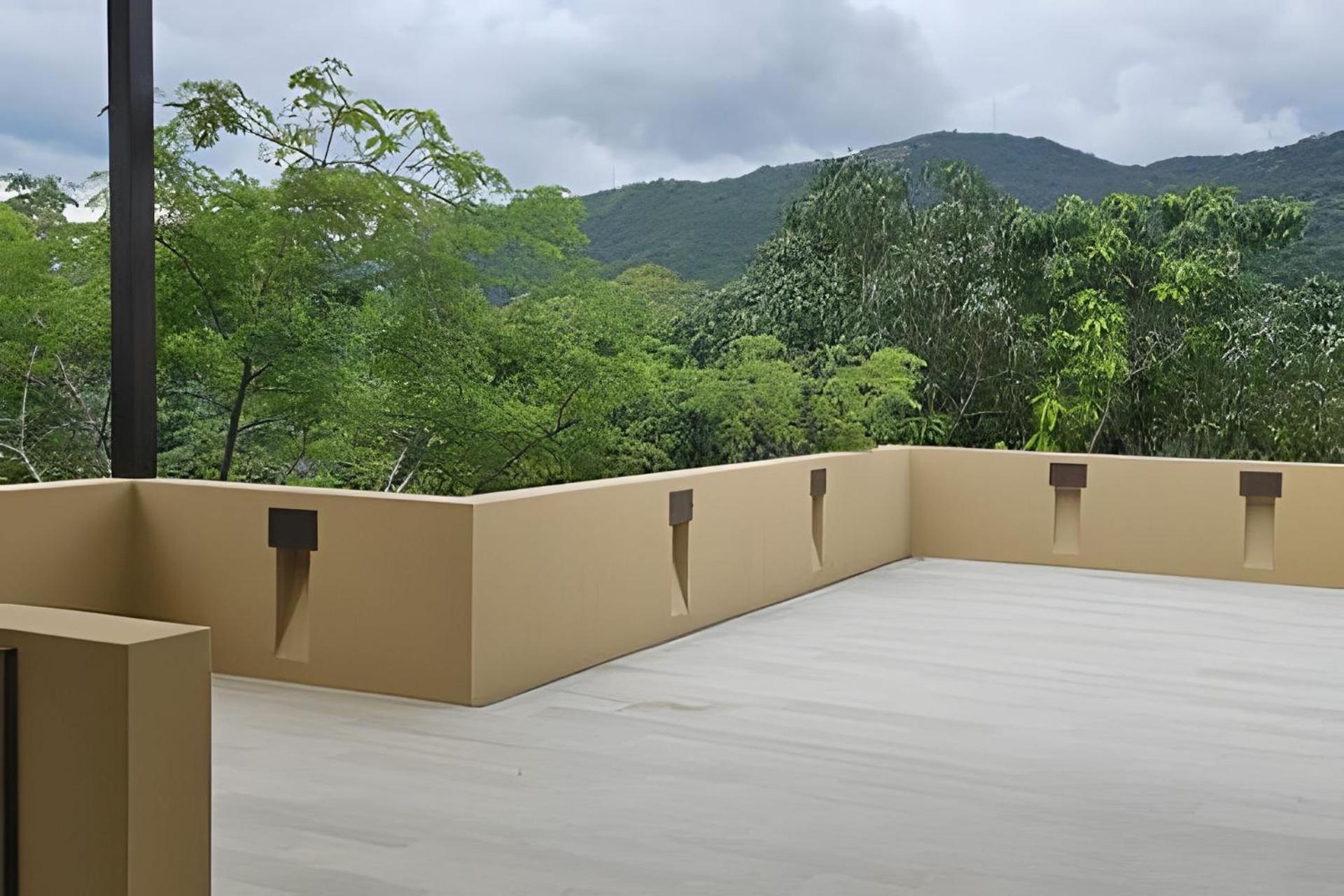 Casa con piscina rodeada de verde en Anapoima