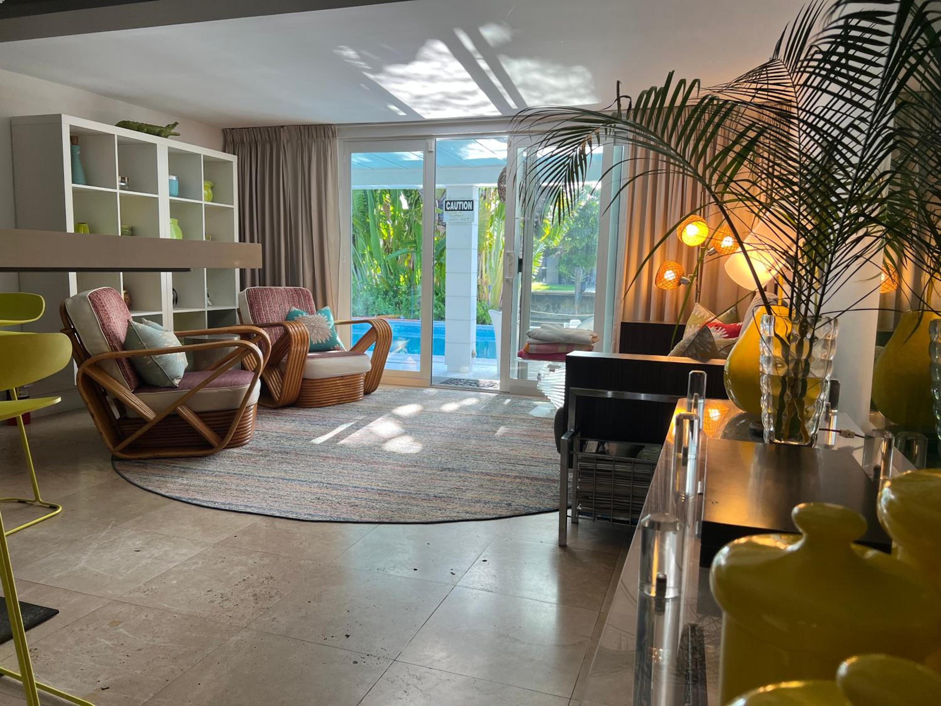 lounge