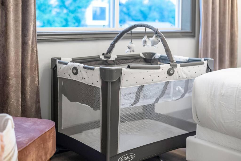 Lux Home by WEM with Hot Tub