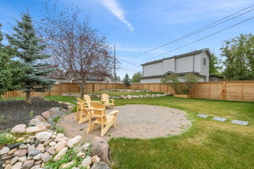 Lux Home by WEM with Hot Tub