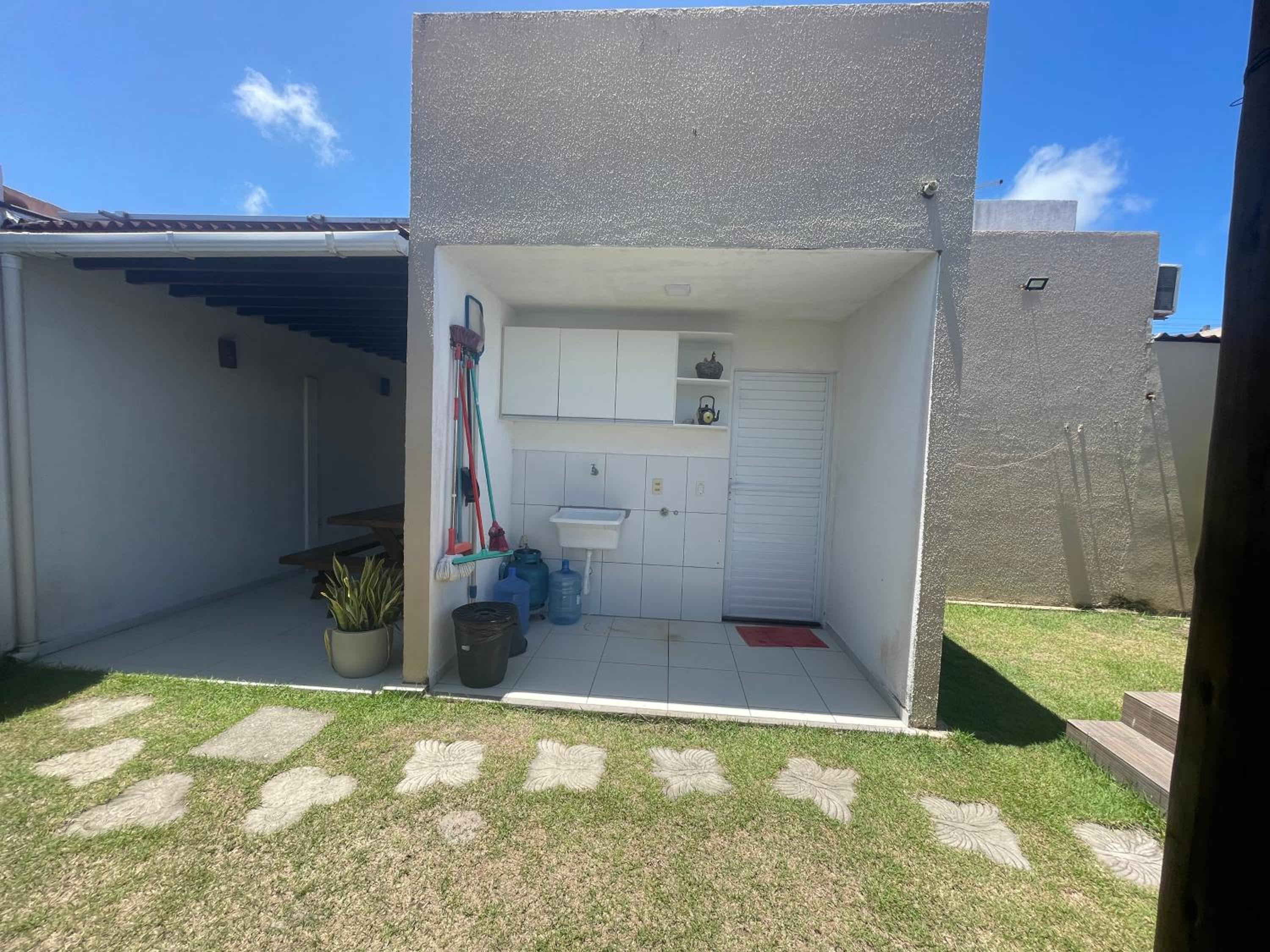 Linda Casa com Piscina em Condomínio Fechado na Praia do Francês