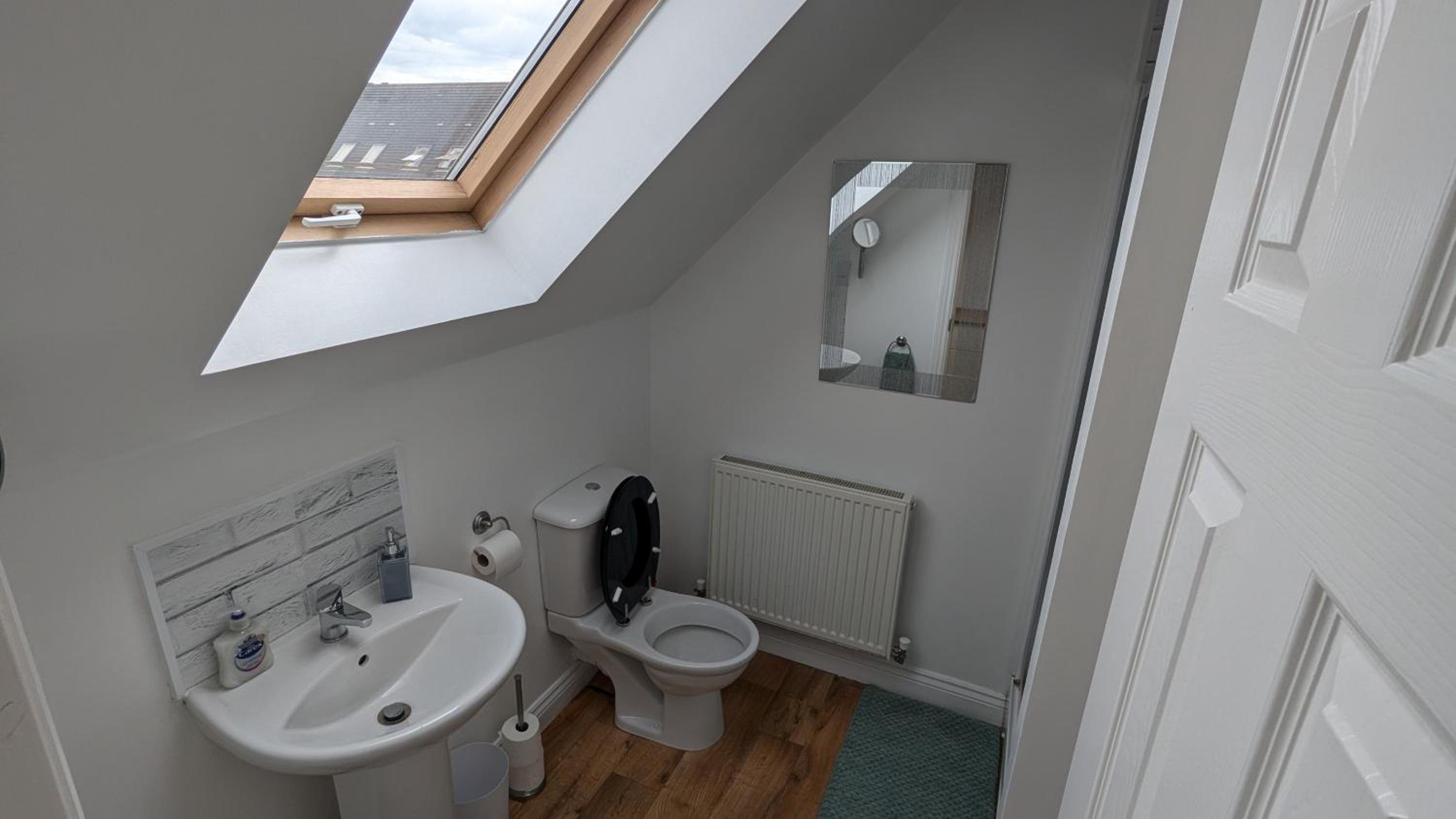 Sleeps up to 8 guests - Modern townhouse near Newcastle