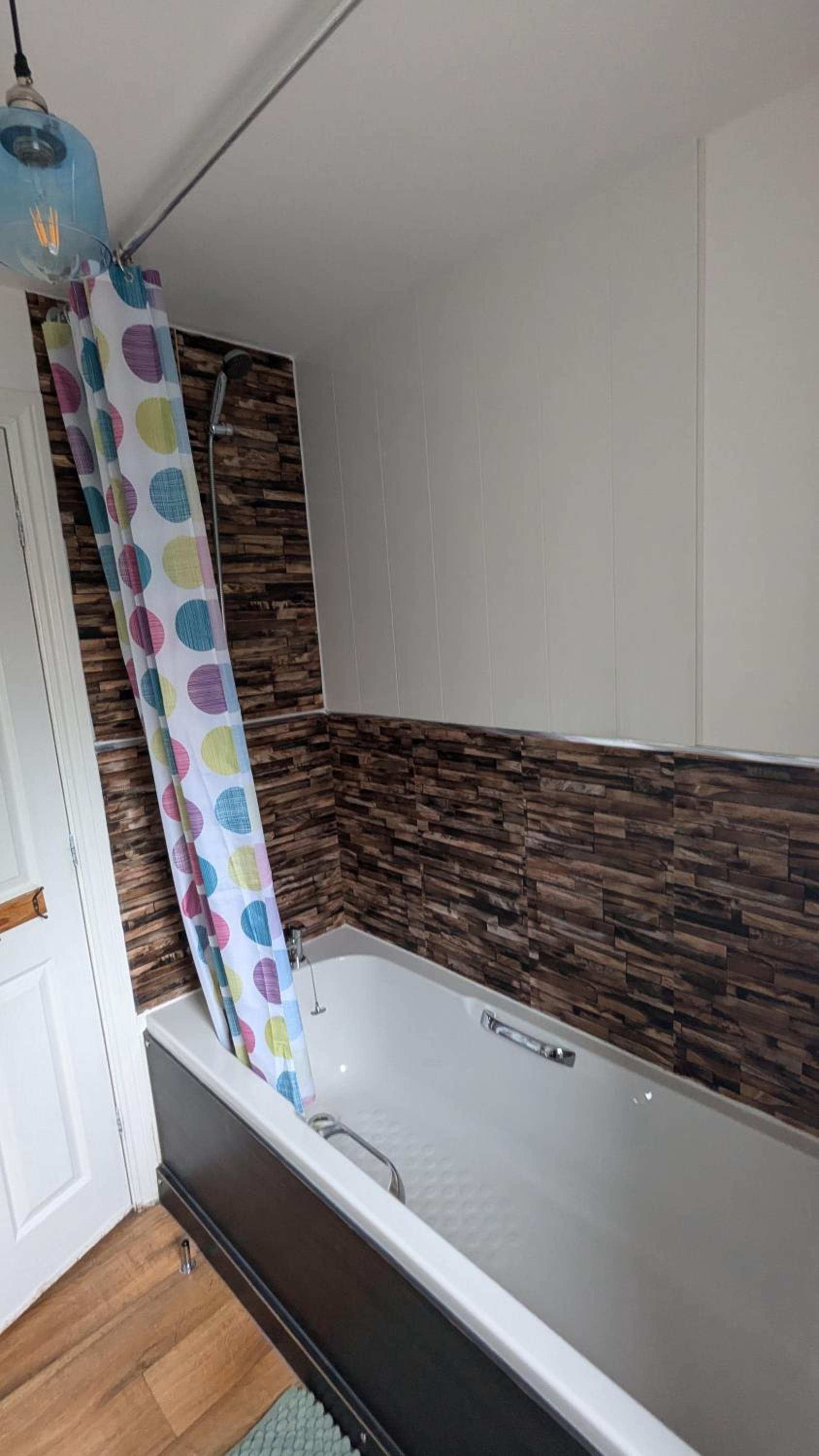 Sleeps up to 8 guests - Modern townhouse near Newcastle